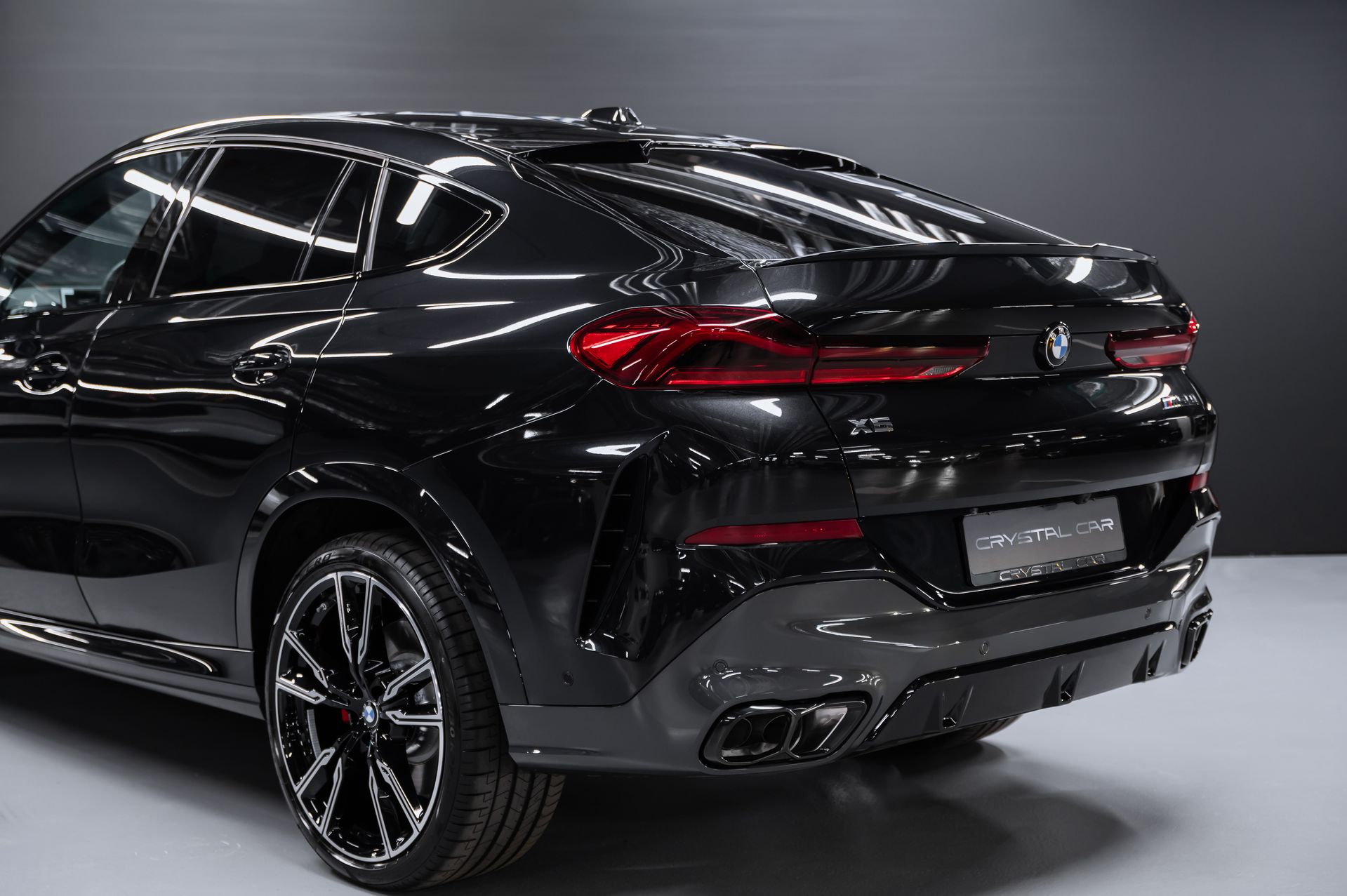 Черный BMW X6 M60i бензин в Crystal Car под заказ