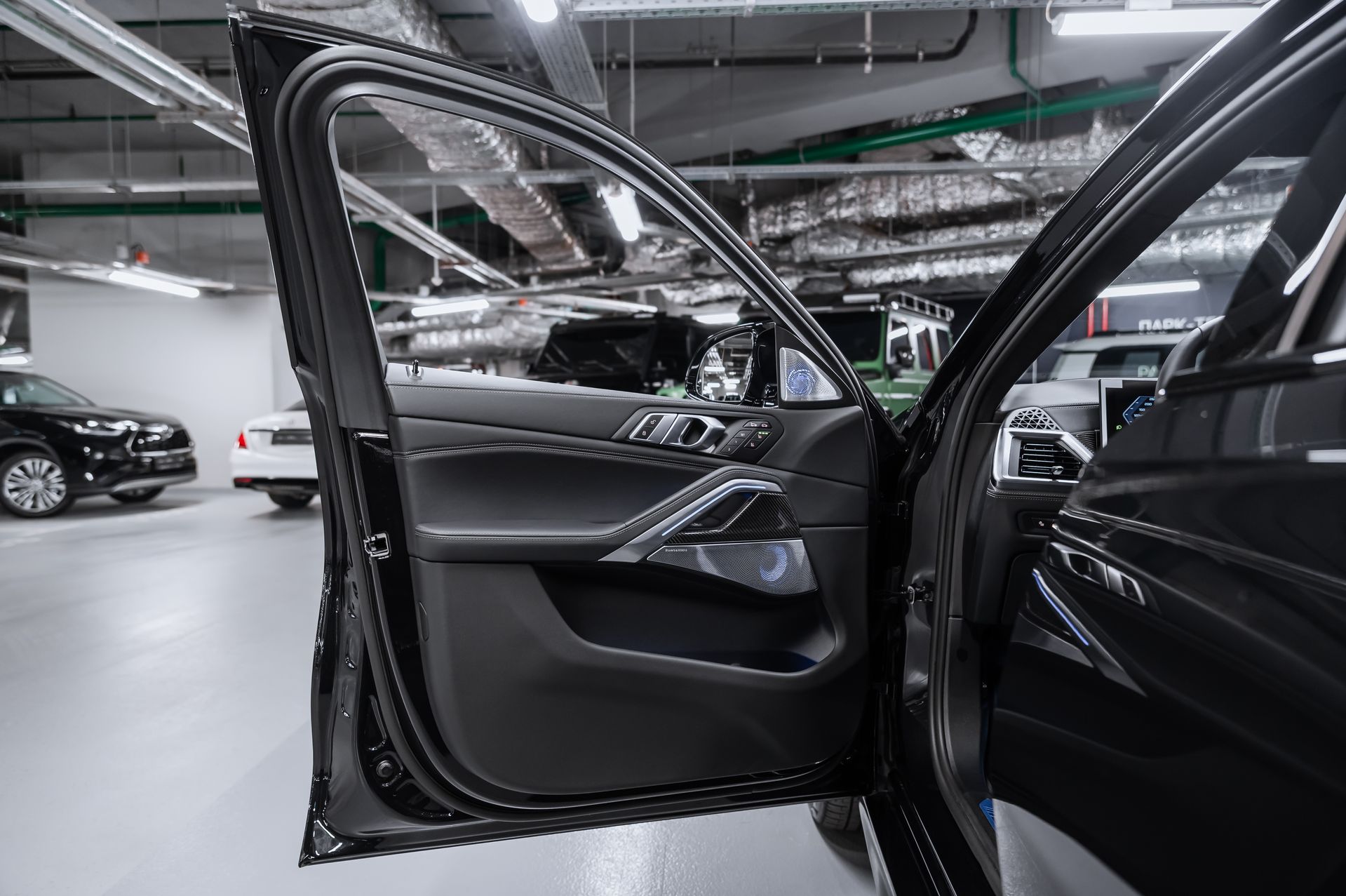 Черный BMW X6 M60i бензин в Crystal Car под заказ