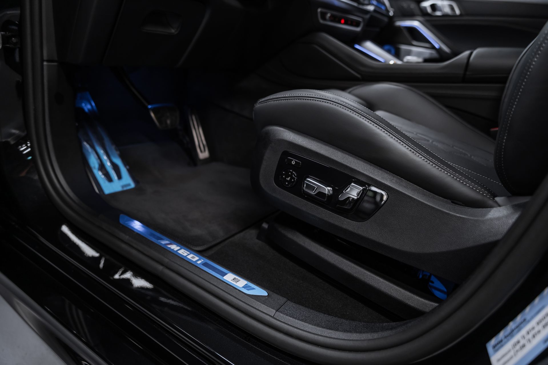 Черный BMW X6 M60i бензин в Crystal Car под заказ