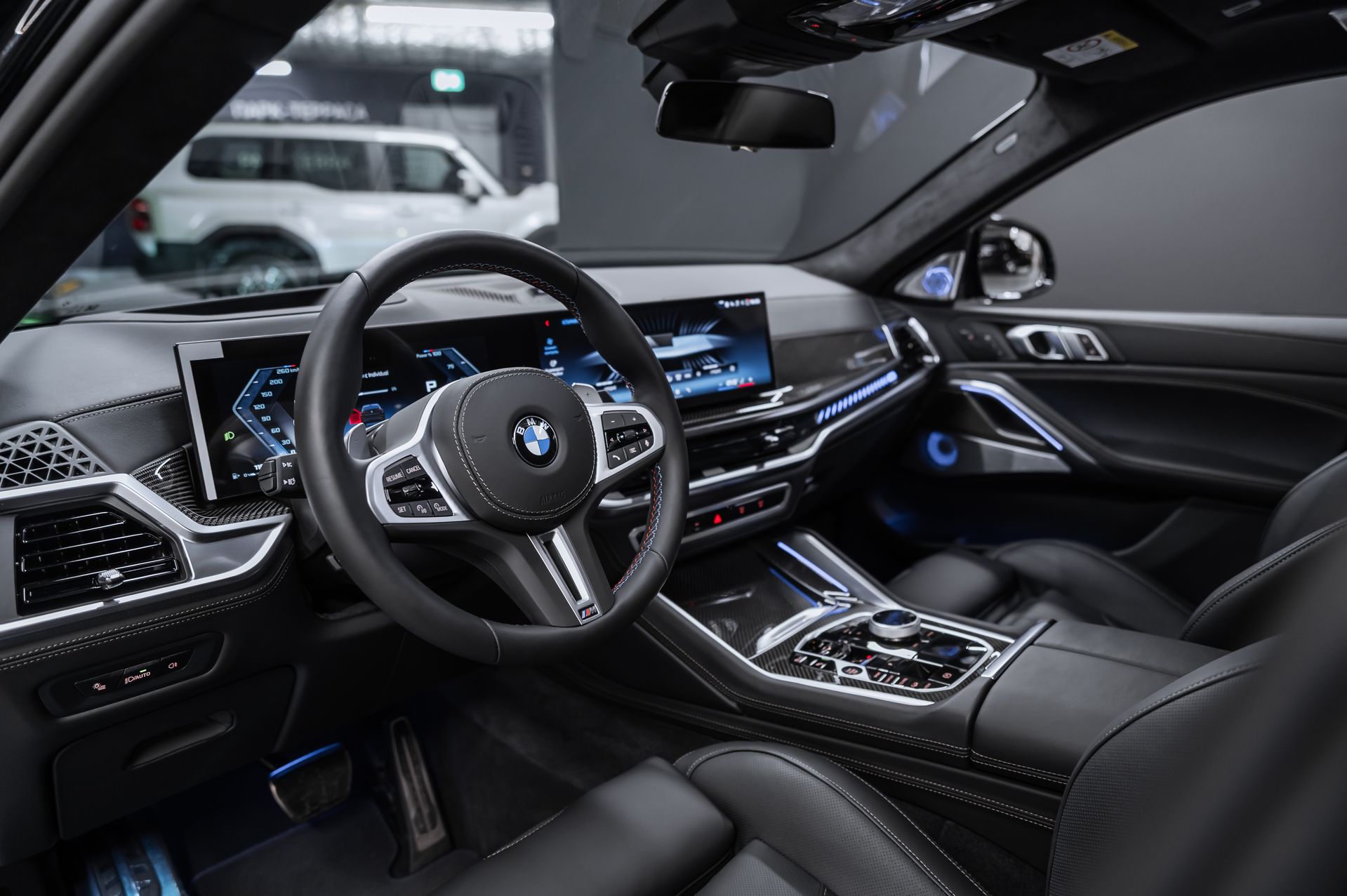 Черный BMW X6 M60i бензин в Crystal Car под заказ