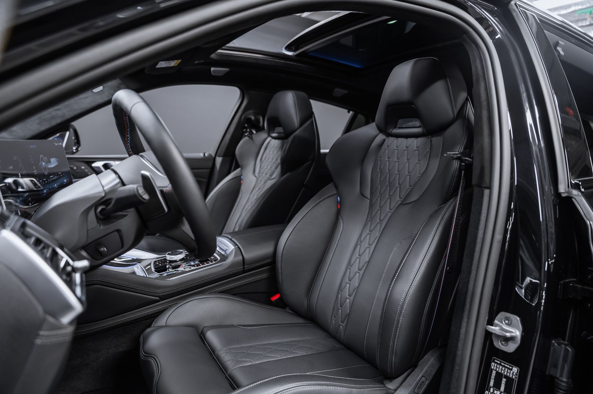 Черный BMW X6 M60i бензин в Crystal Car под заказ