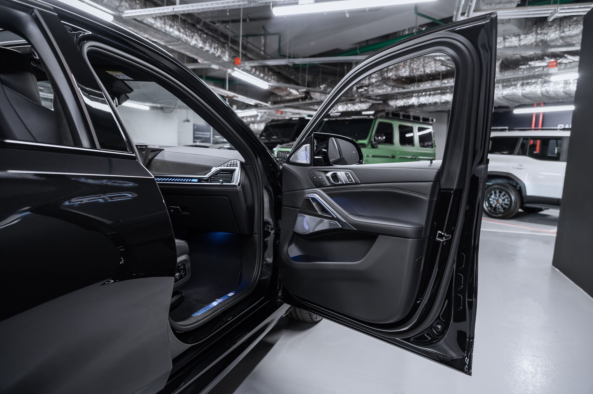 Черный BMW X6 M60i бензин в Crystal Car под заказ