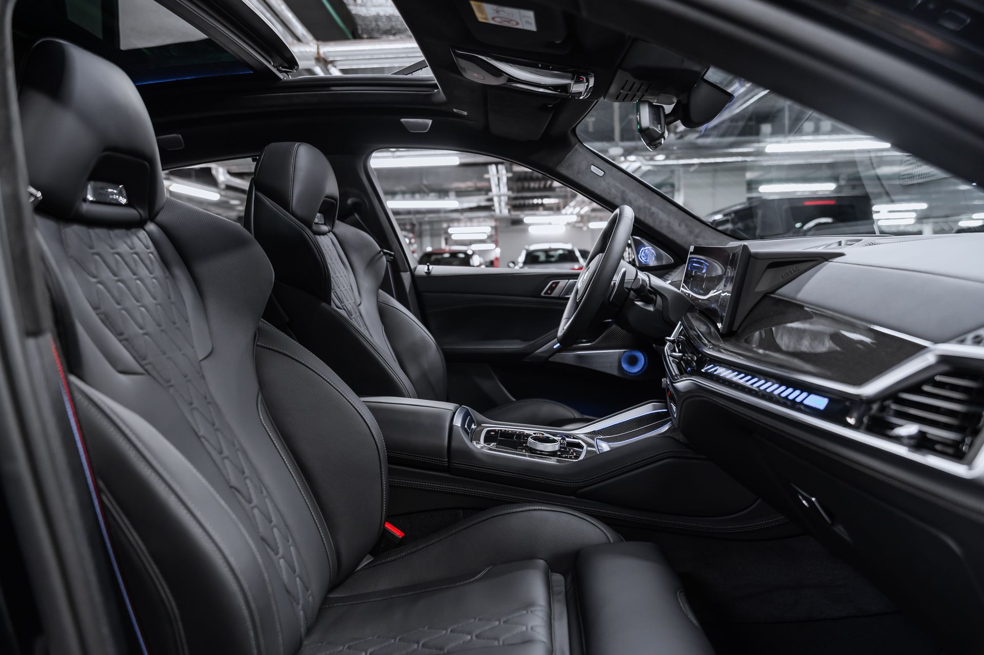 Черный BMW X6 M60i бензин в Crystal Car под заказ