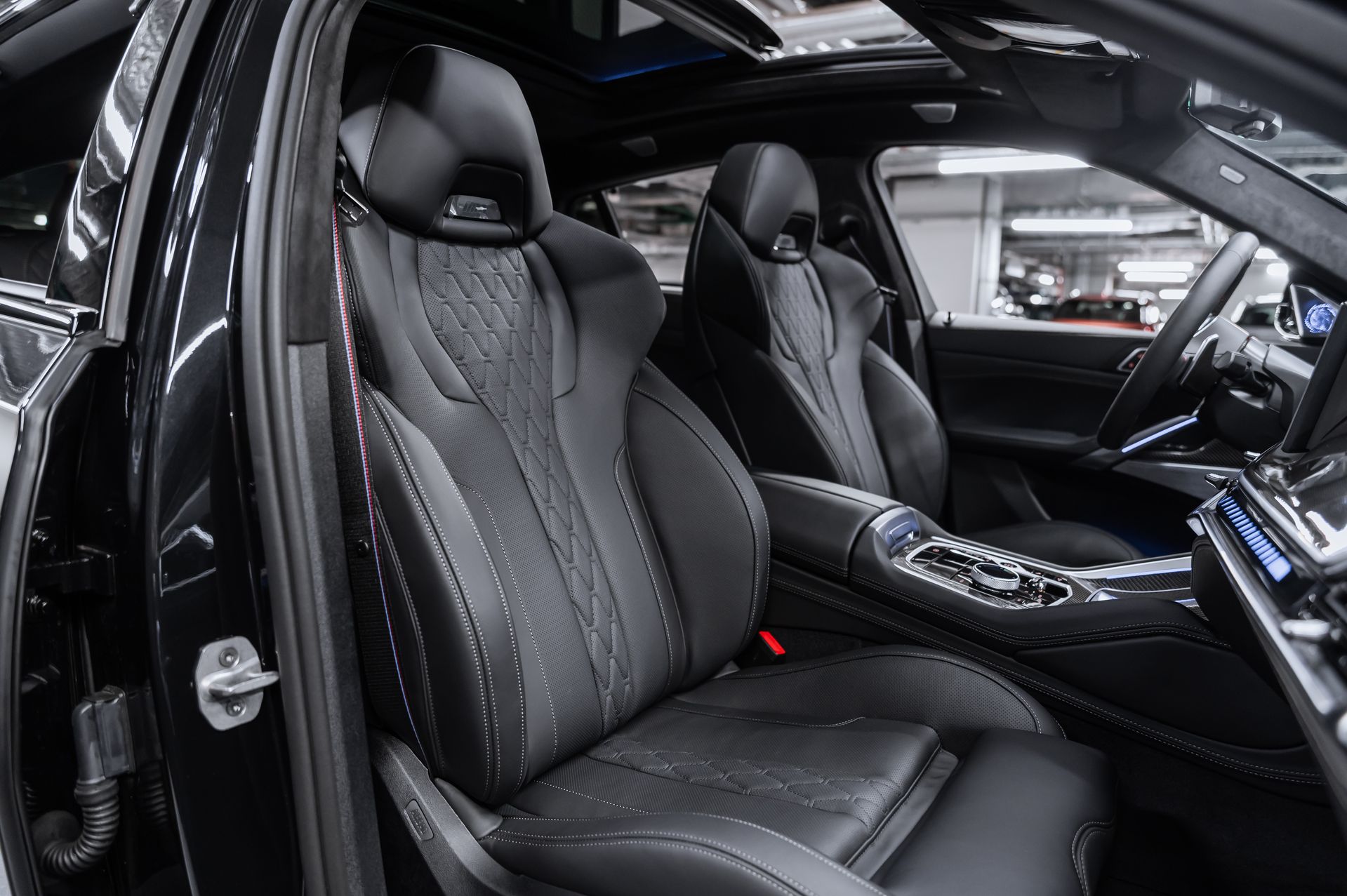 Черный BMW X6 M60i бензин в Crystal Car под заказ