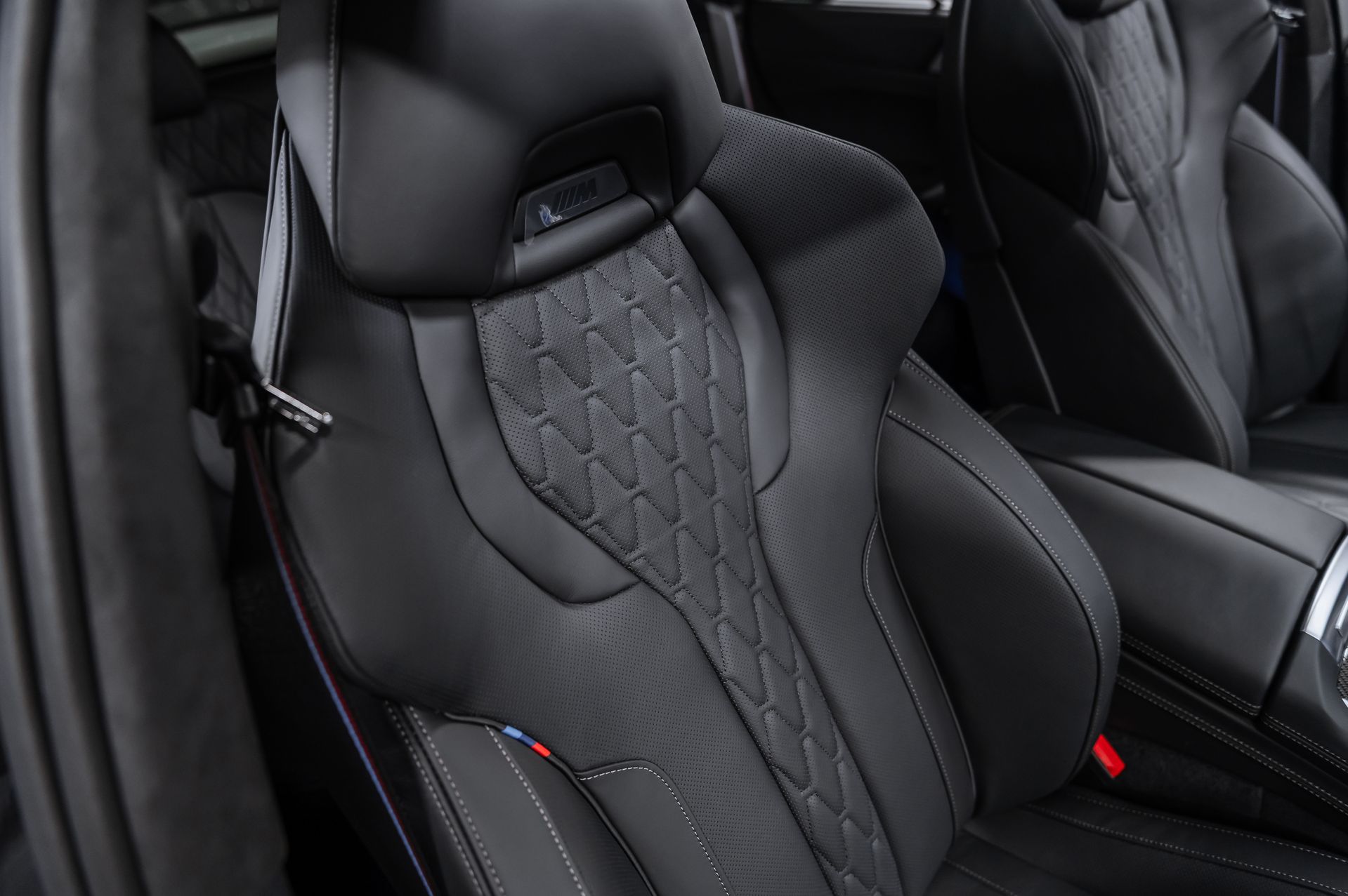 Черный BMW X6 M60i бензин в Crystal Car под заказ