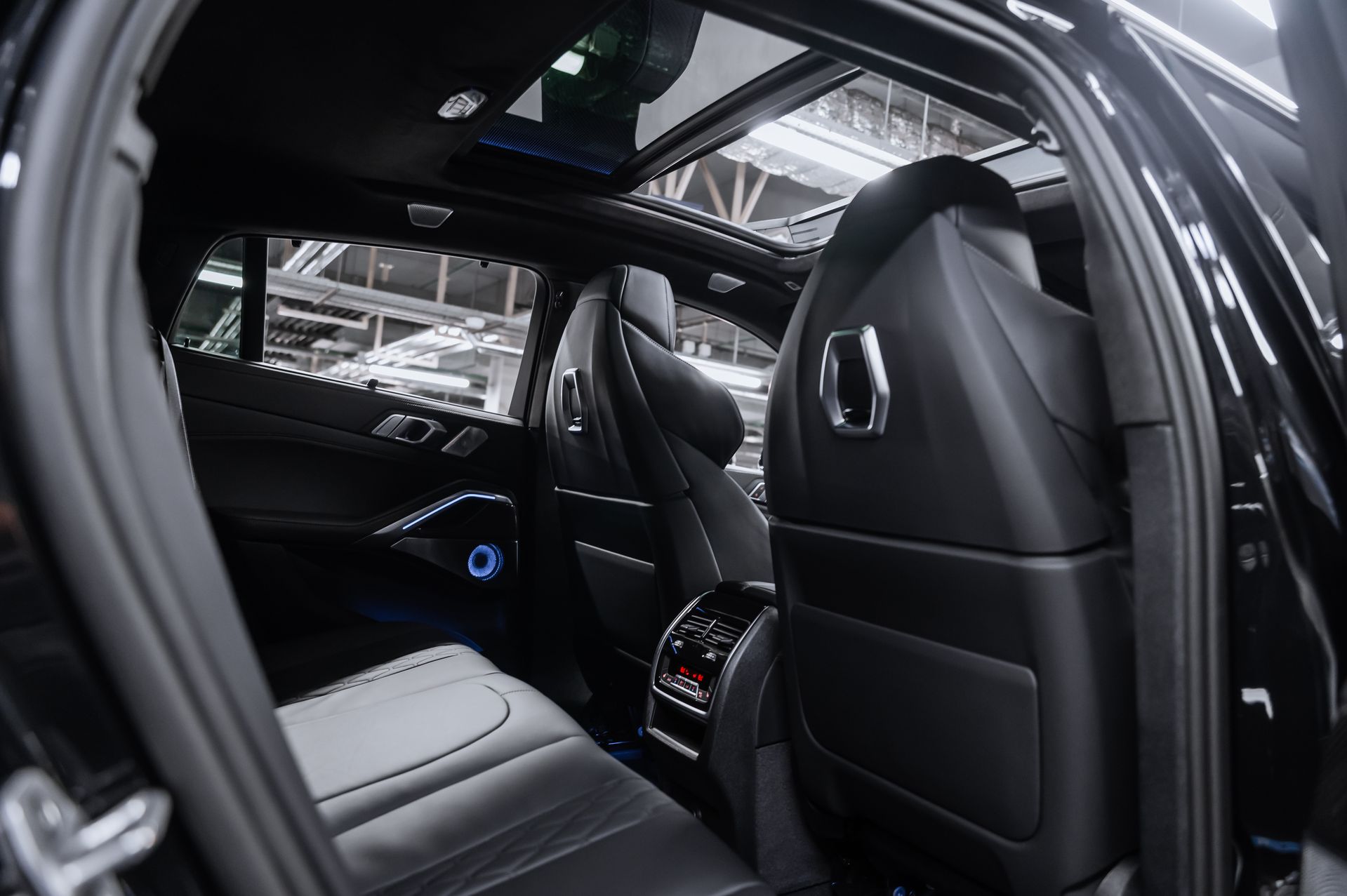 Черный BMW X6 M60i бензин в Crystal Car под заказ