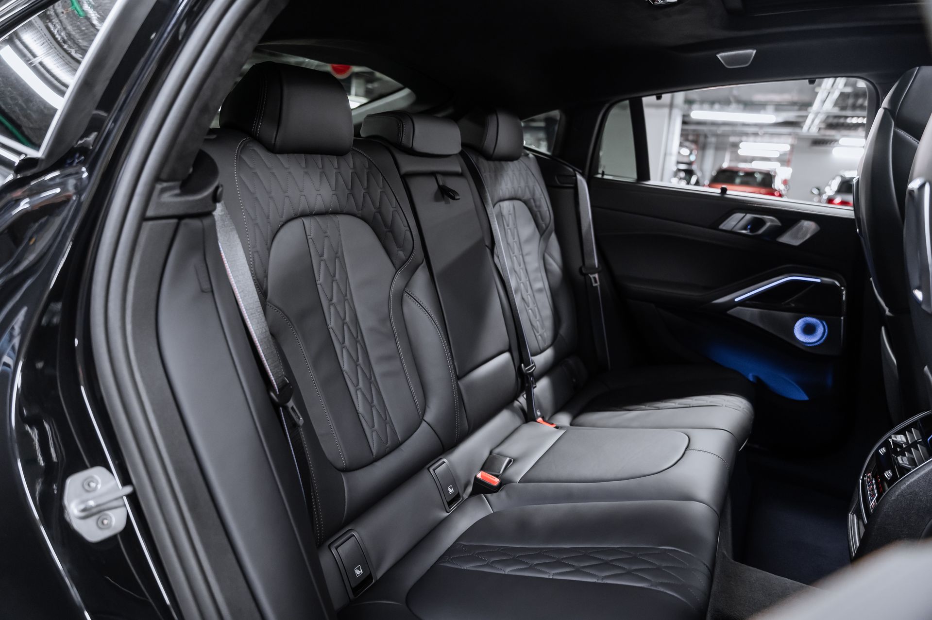 Черный BMW X6 M60i бензин в Crystal Car под заказ