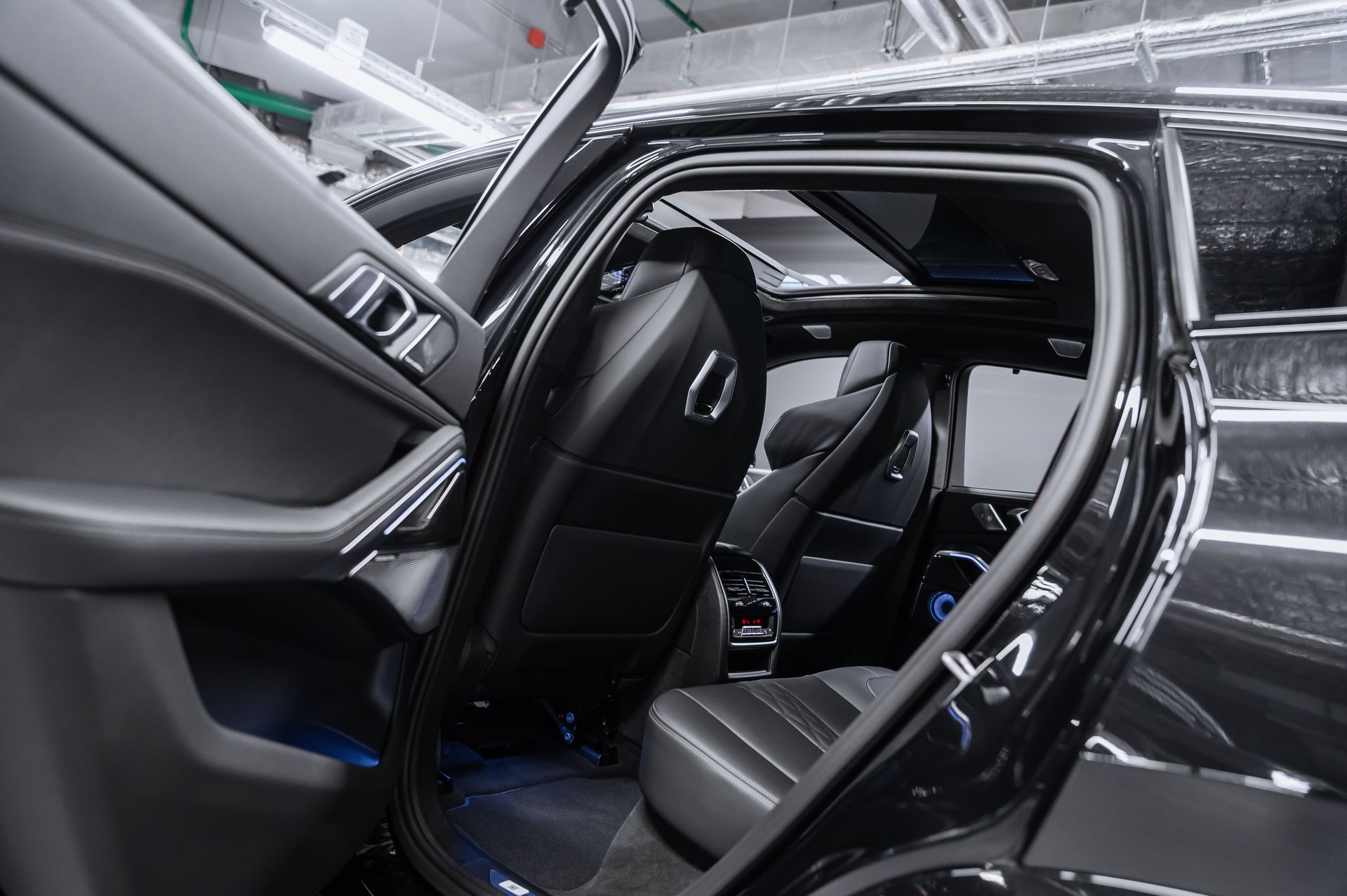 Черный BMW X6 M60i бензин в Crystal Car под заказ