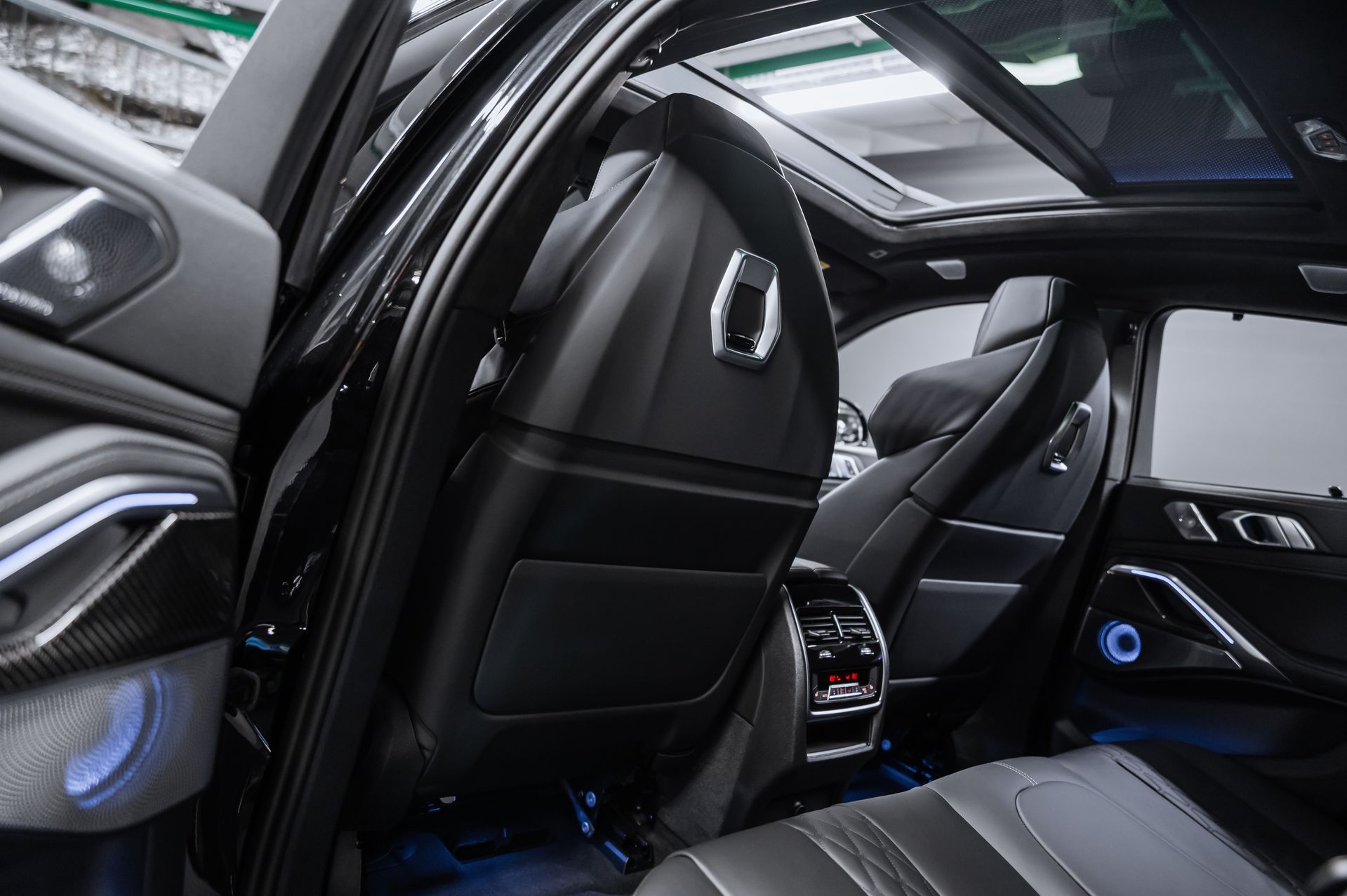 Черный BMW X6 M60i бензин в Crystal Car под заказ