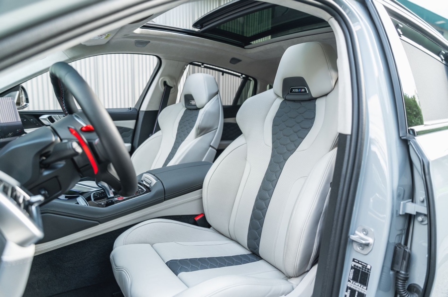 Серый BMW X6 M в городской среде — автомобиль под заказ в Crystal Car