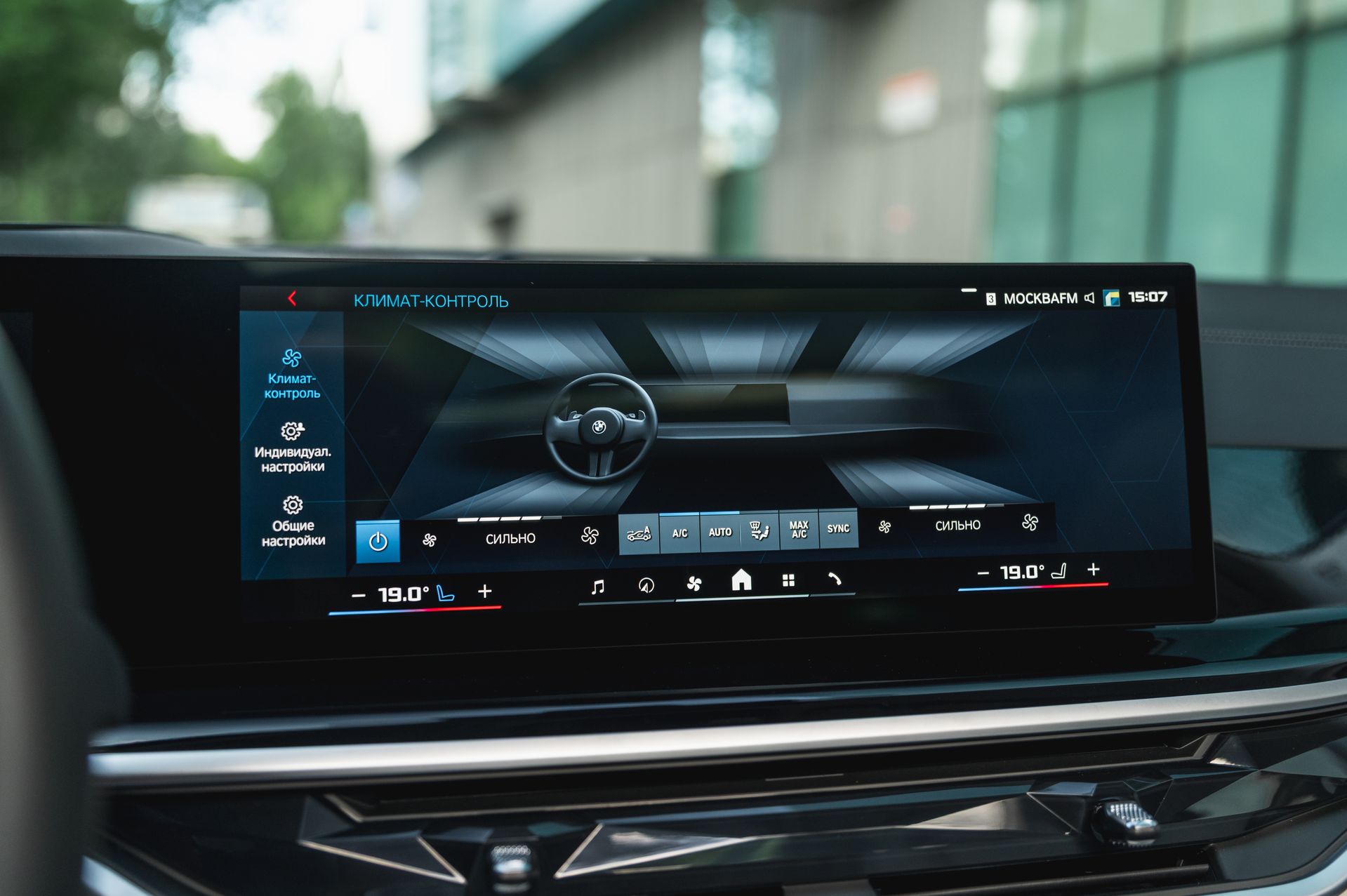 Серый BMW X6 M в городской среде — автомобиль под заказ в Crystal Car