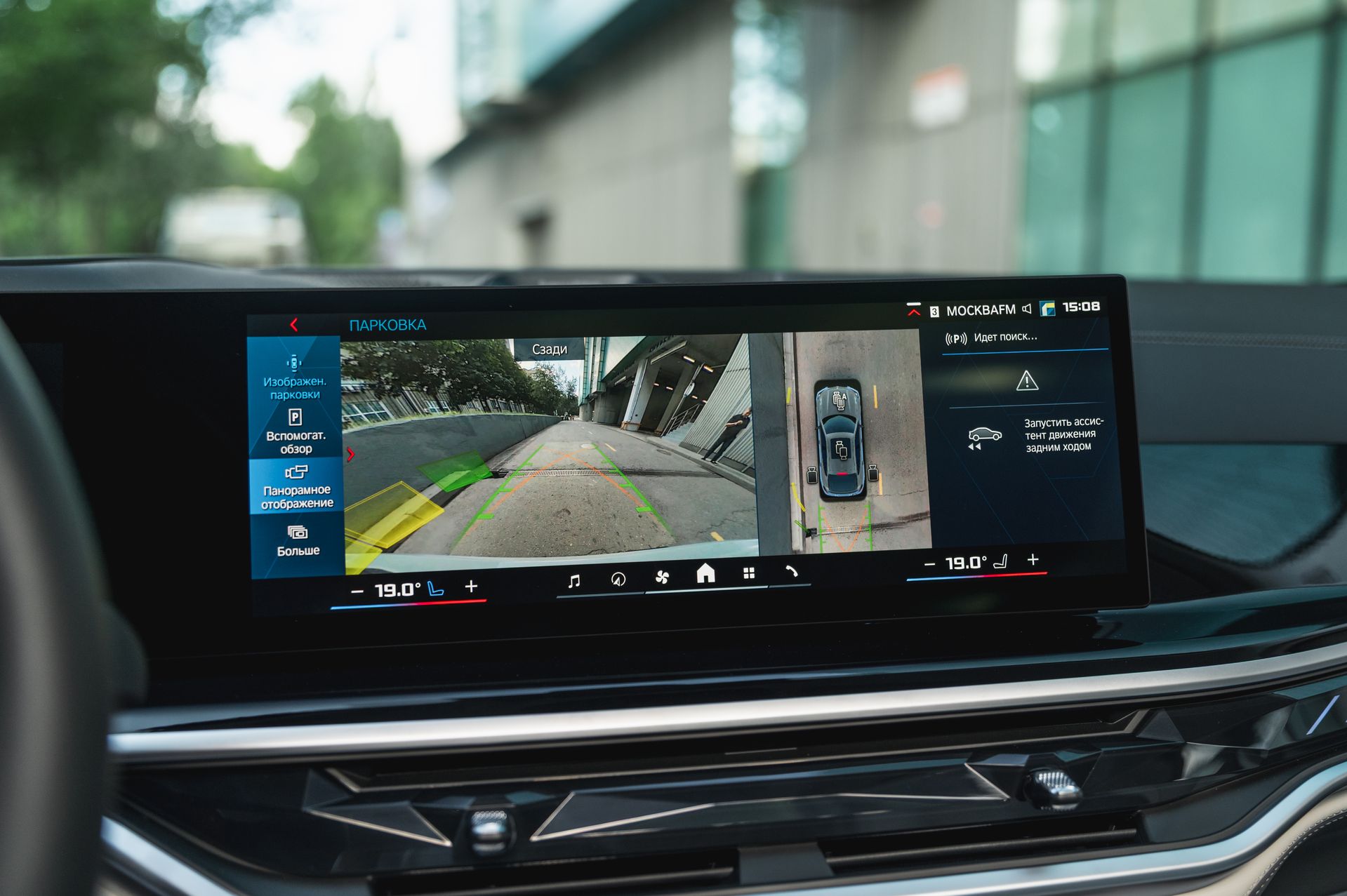 Серый BMW X6 M в городской среде — автомобиль под заказ в Crystal Car