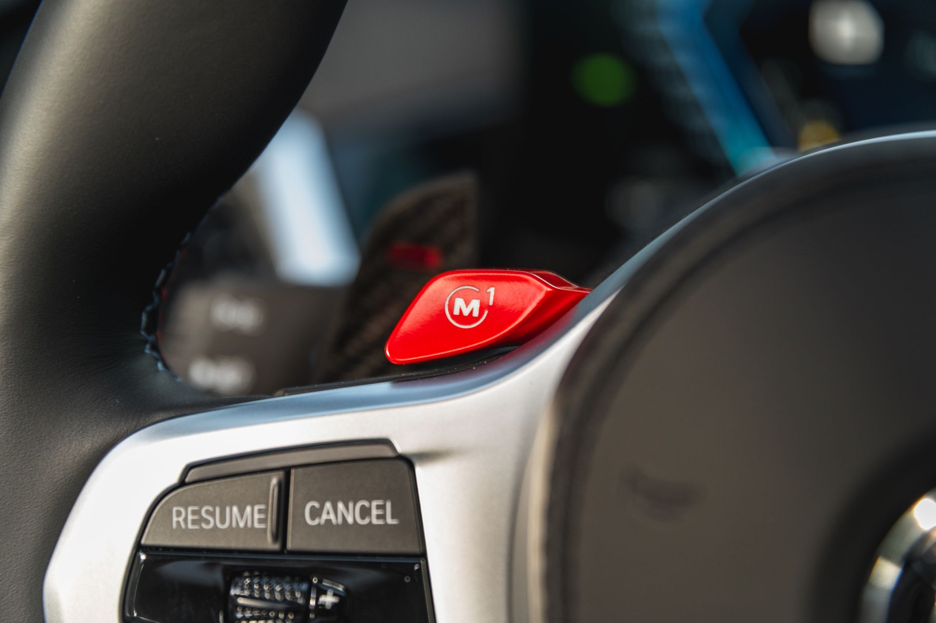 Серый BMW X6 M в городской среде — автомобиль под заказ в Crystal Car