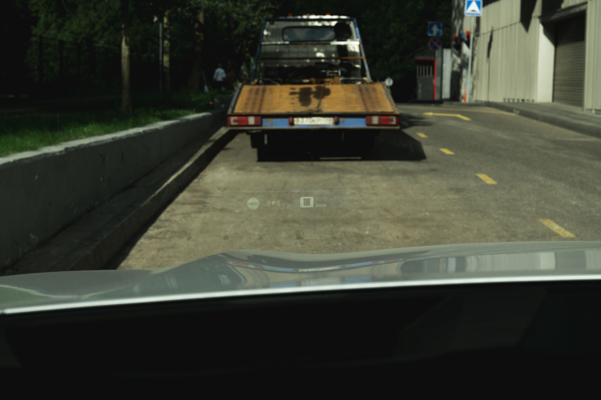 Серый BMW X6 M в городской среде — автомобиль под заказ в Crystal Car