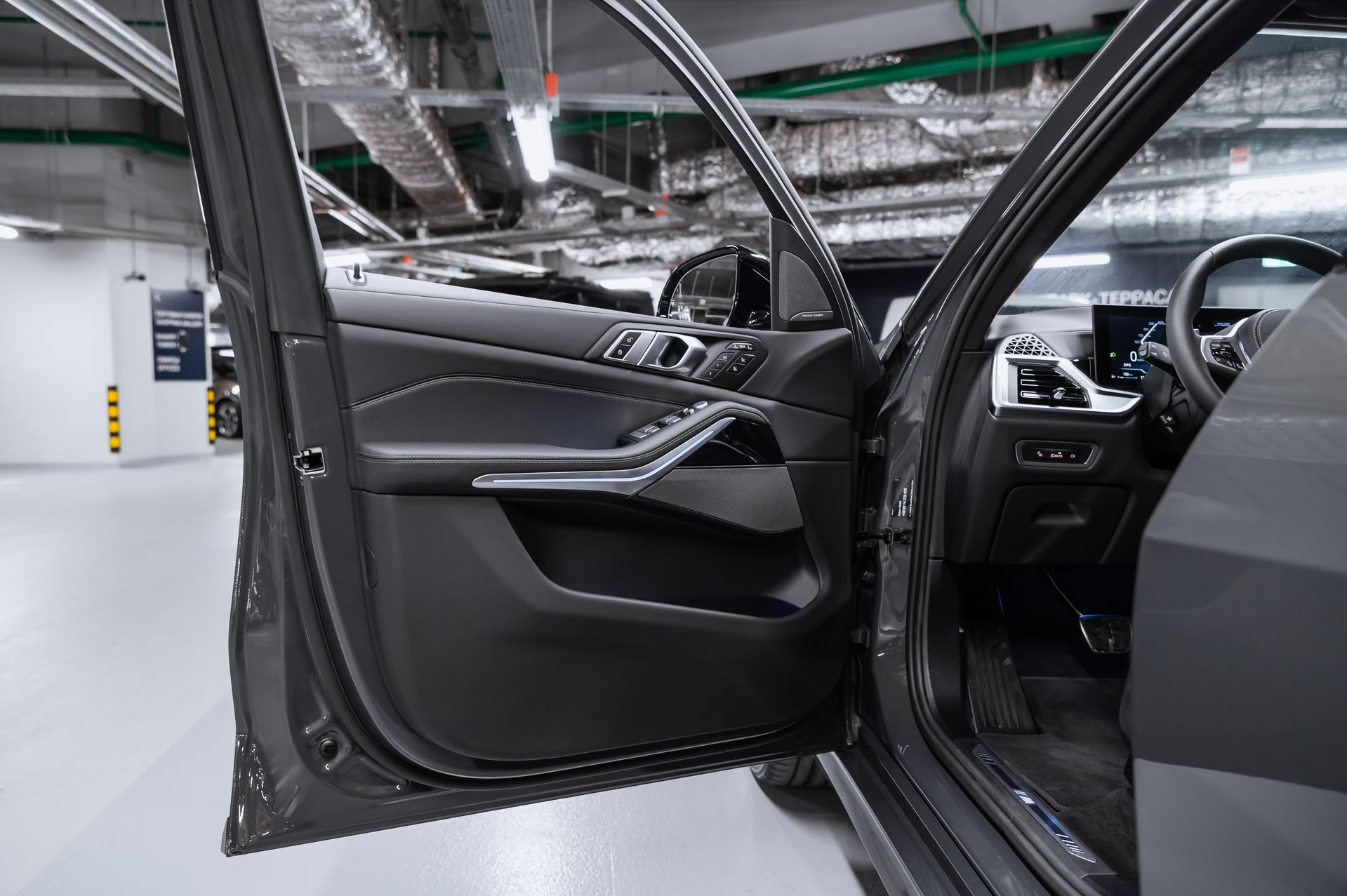 Серый BMW X7 xDrive40d M Sport Pro дизель в Crystal Car под заказ