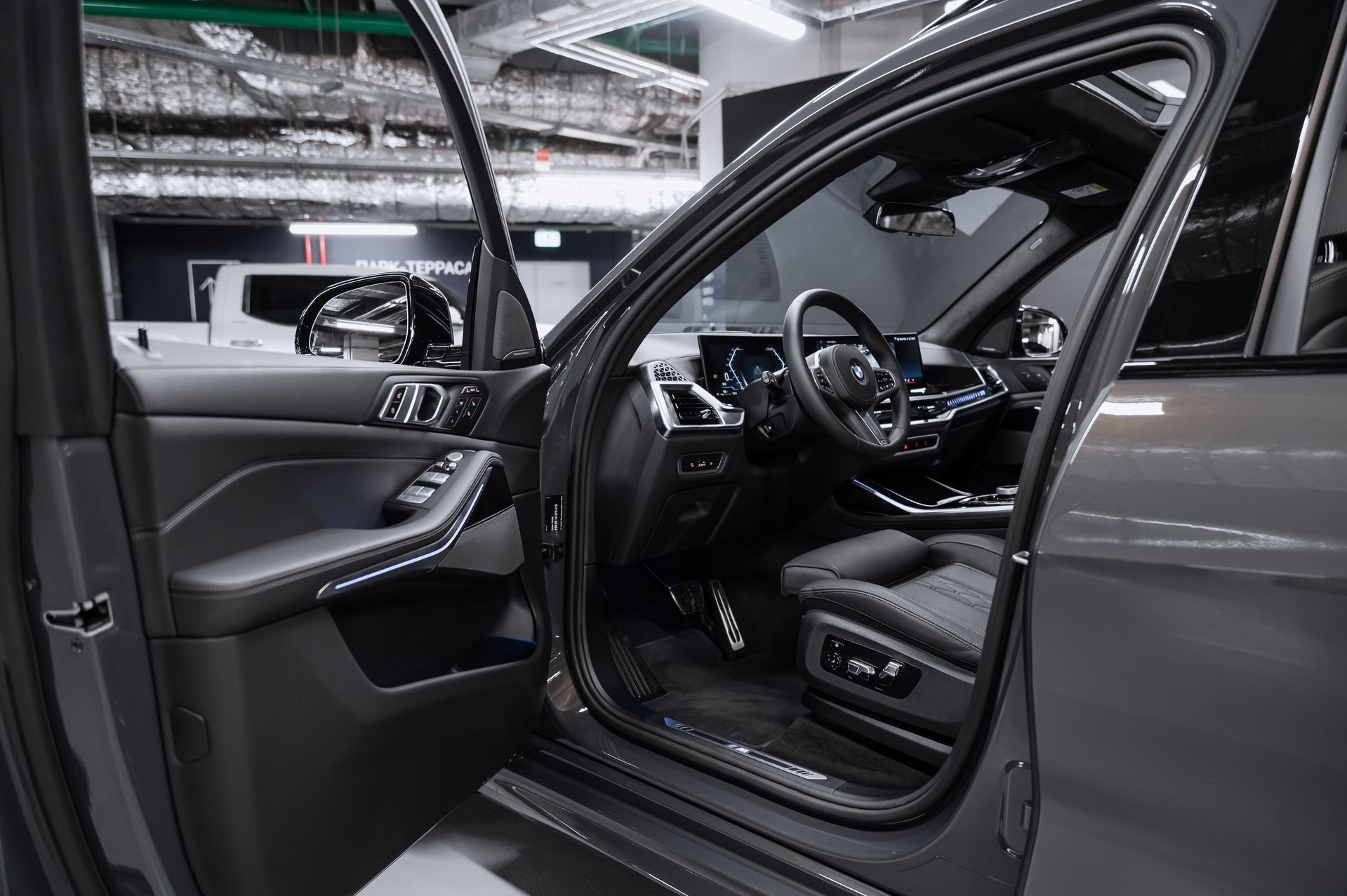 Серый BMW X7 xDrive40d M Sport Pro дизель в Crystal Car под заказ