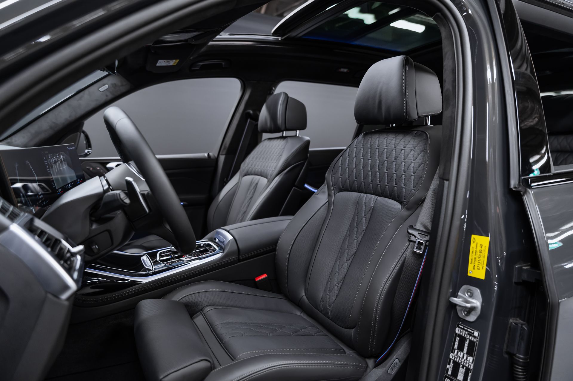 Серый BMW X7 xDrive40d M Sport Pro дизель в Crystal Car под заказ