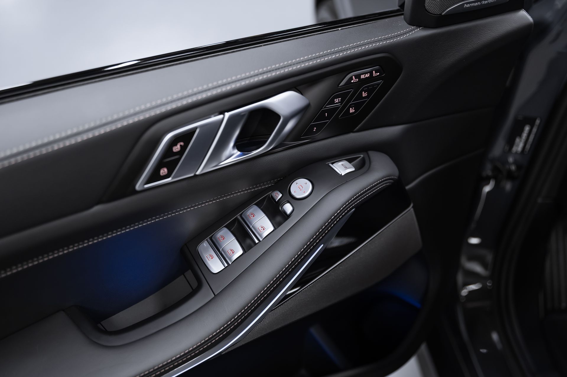 Серый BMW X7 xDrive40d M Sport Pro дизель в Crystal Car под заказ