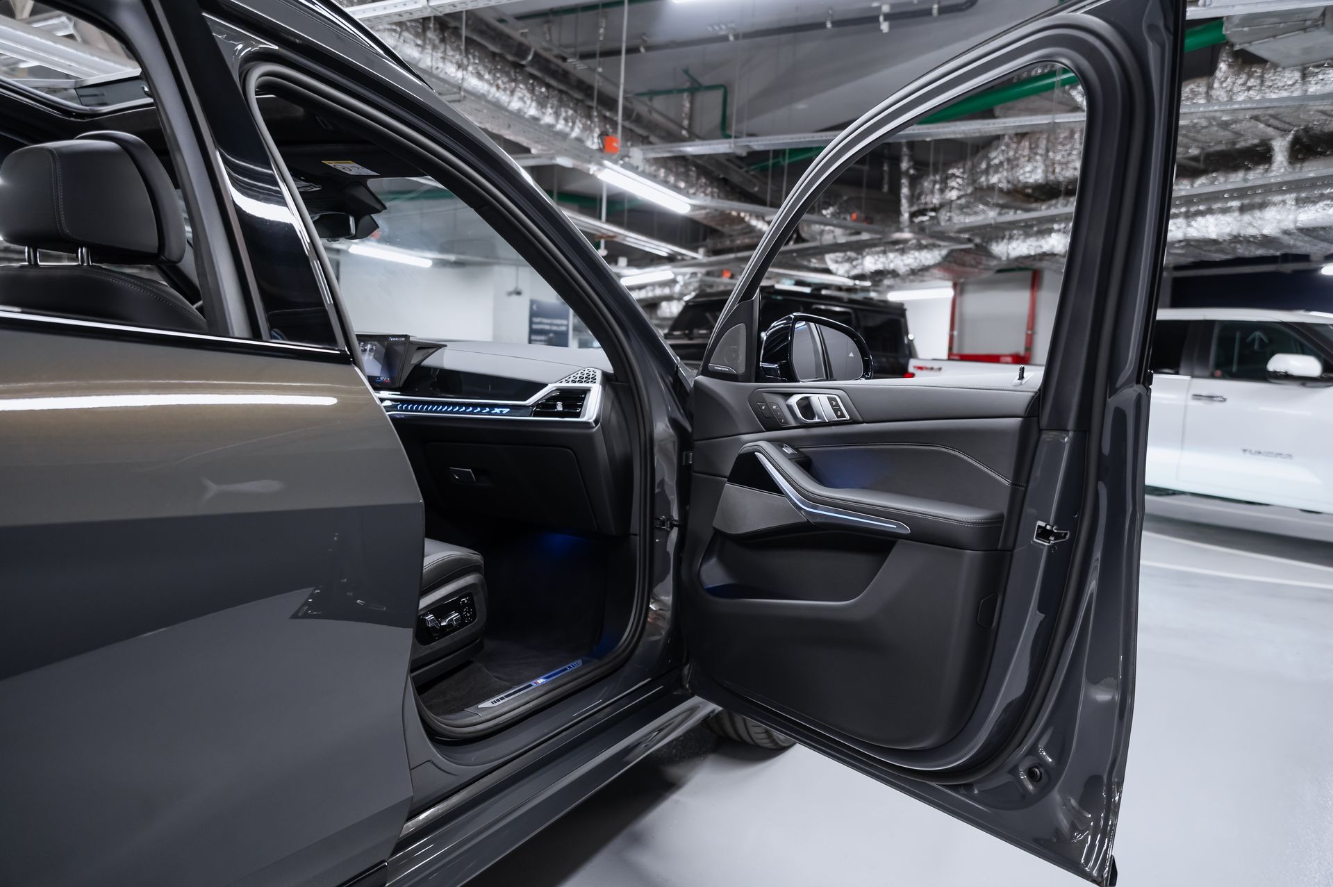 Серый BMW X7 xDrive40d M Sport Pro дизель в Crystal Car под заказ