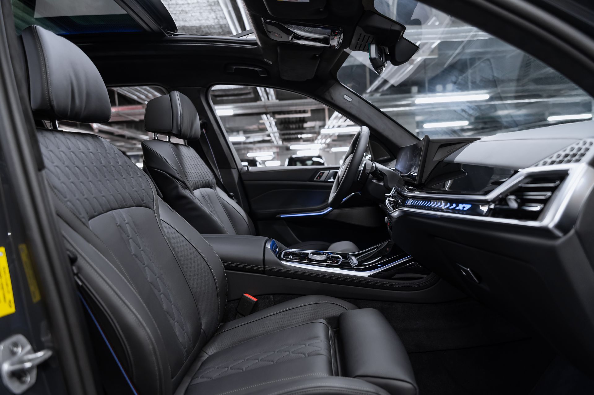 Серый BMW X7 xDrive40d M Sport Pro дизель в Crystal Car под заказ