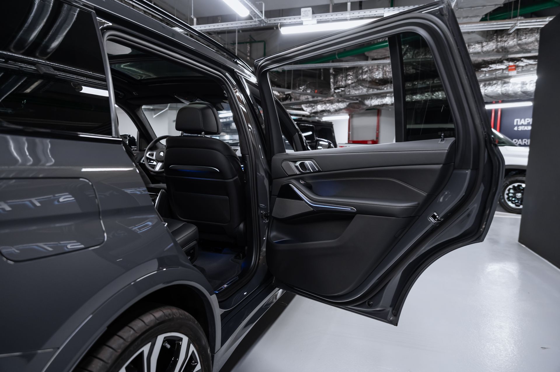 Серый BMW X7 xDrive40d M Sport Pro дизель в Crystal Car под заказ