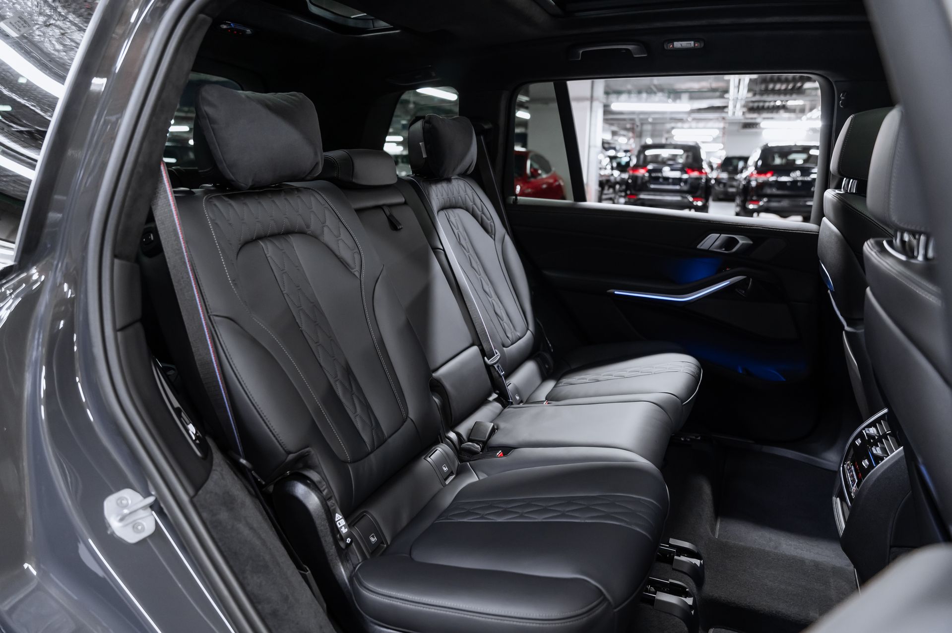 Серый BMW X7 xDrive40d M Sport Pro дизель в Crystal Car под заказ