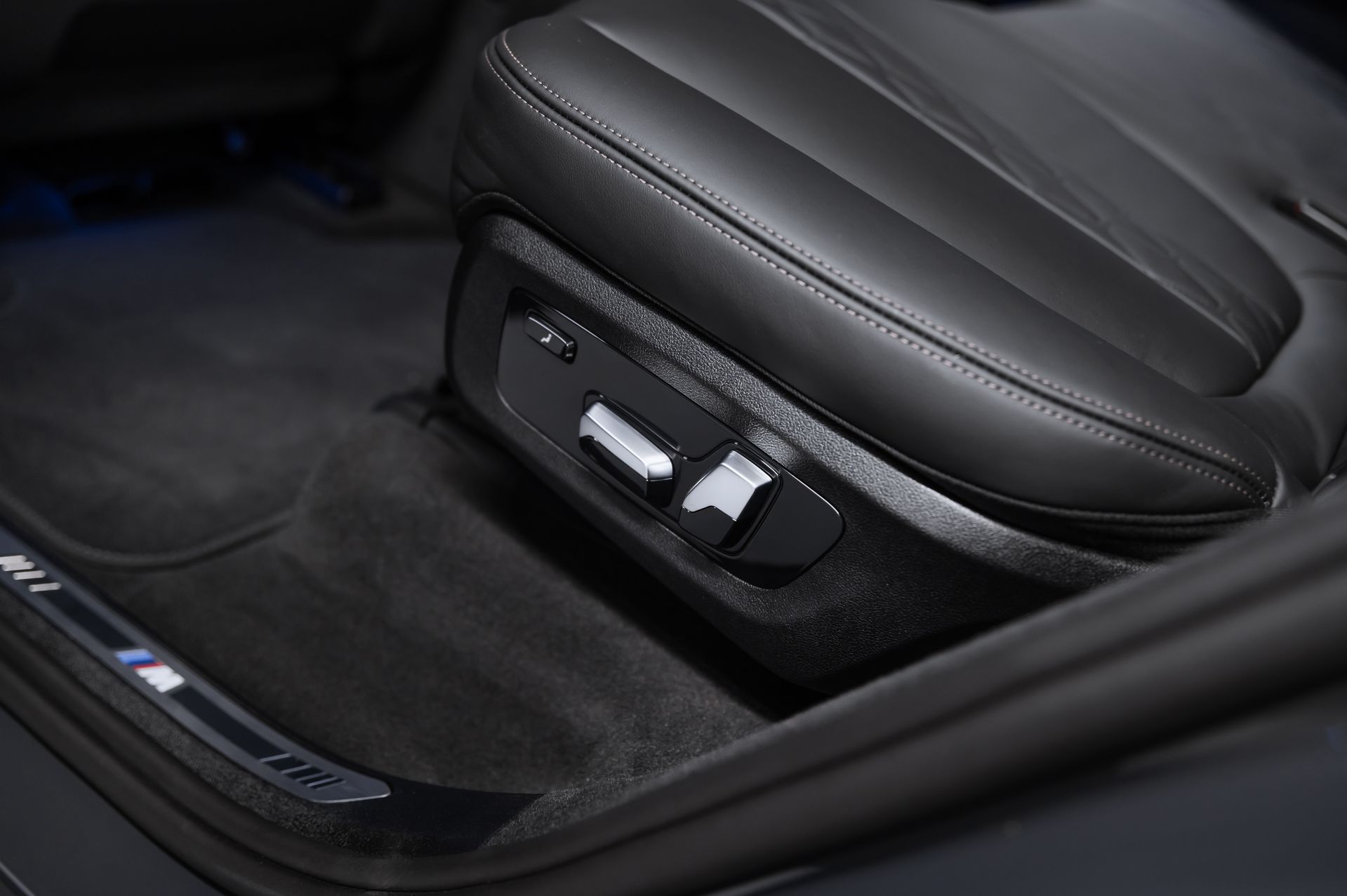 Серый BMW X7 xDrive40d M Sport Pro дизель в Crystal Car под заказ