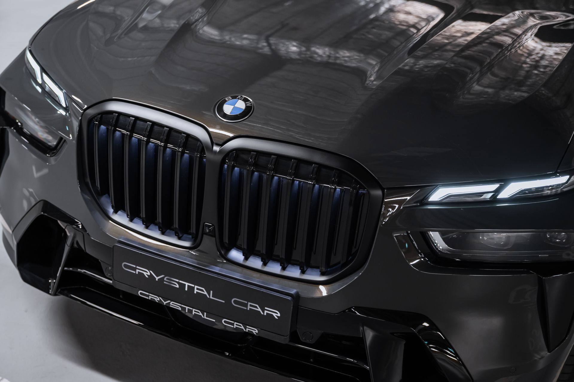 Серый BMW X7 xDrive40d M Sport Pro дизель в Crystal Car под заказ