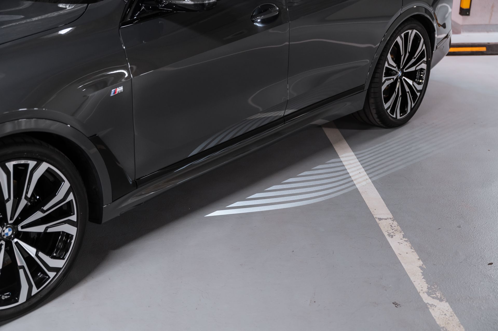 Серый BMW X7 xDrive40d M Sport Pro дизель в Crystal Car под заказ