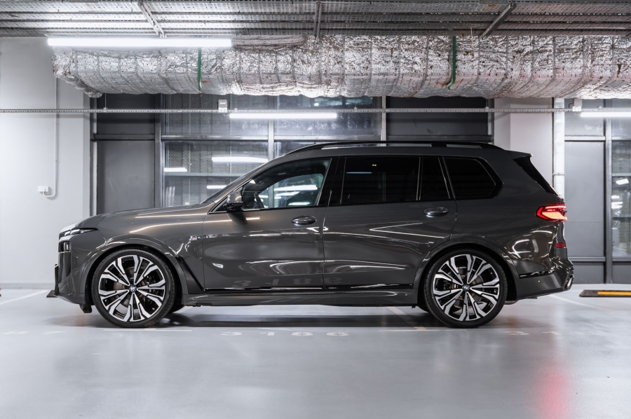 Серый BMW X7 xDrive40d M Sport Pro дизель в Crystal Car под заказ