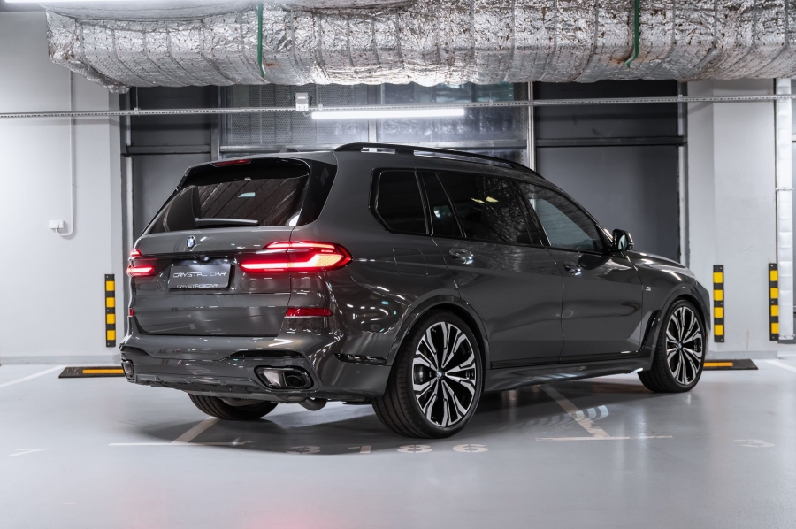 Серый BMW X7 xDrive40d M Sport Pro дизель в Crystal Car под заказ