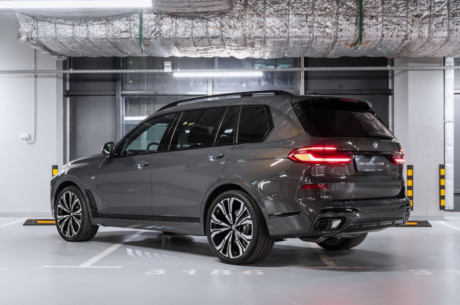 Серый BMW X7 xDrive40d M Sport Pro дизель в Crystal Car под заказ
