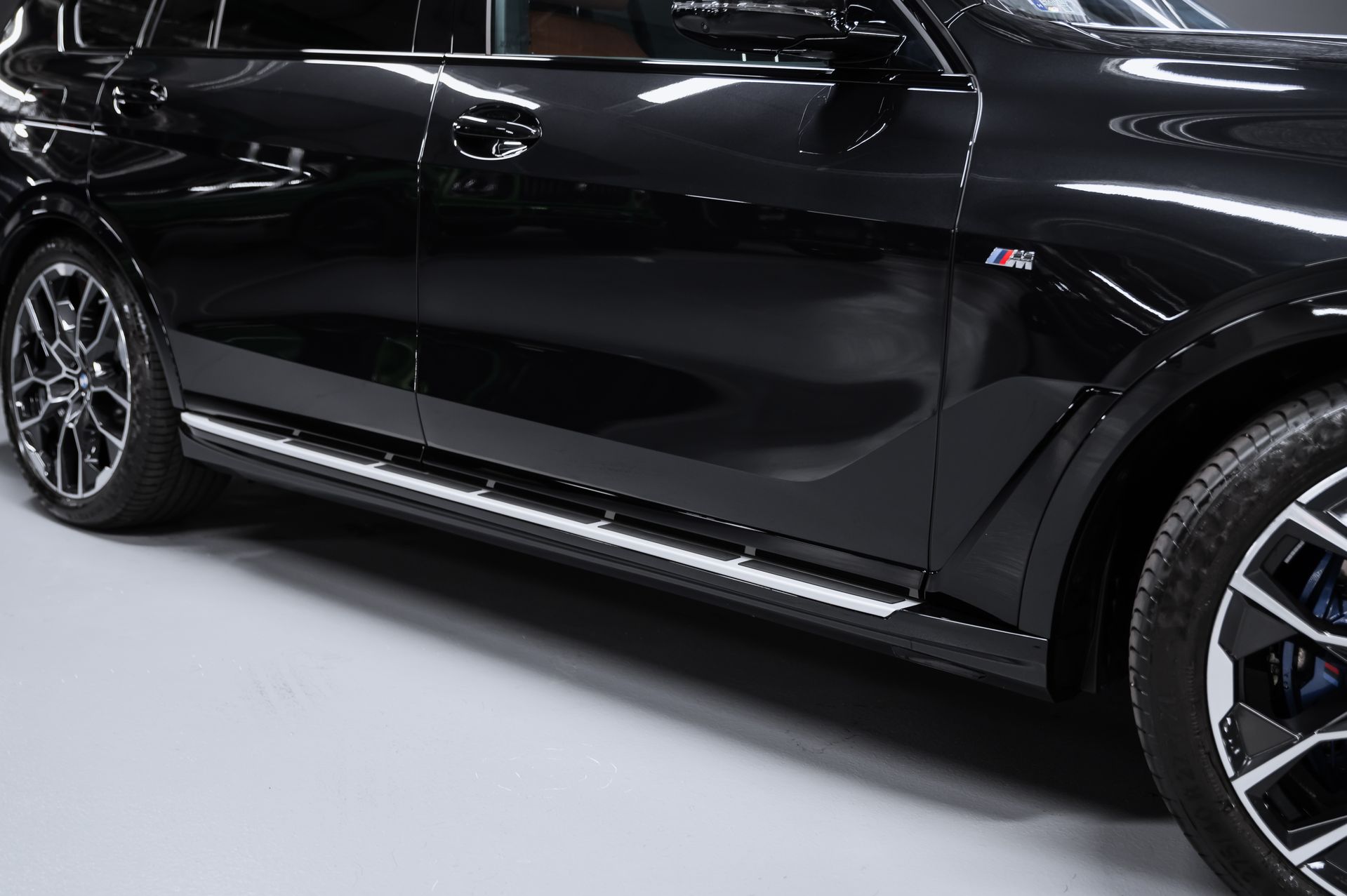 Черный BMW X7 xDrive40d M Sport Pro в Crystal Car под заказ