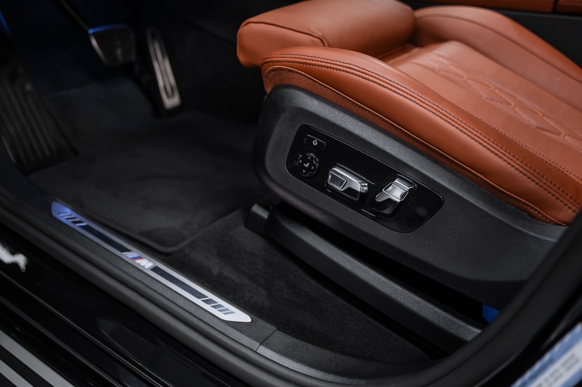 Черный BMW X7 xDrive40d M Sport Pro в Crystal Car под заказ