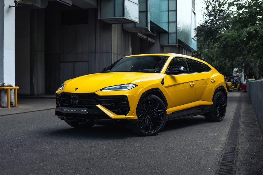 Желтый Lamborghini Urus SE в Crystal Car под заказ