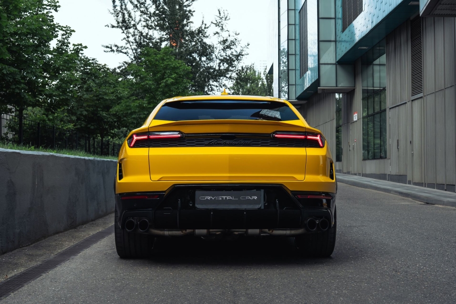 Желтый Lamborghini Urus SE в Crystal Car под заказ