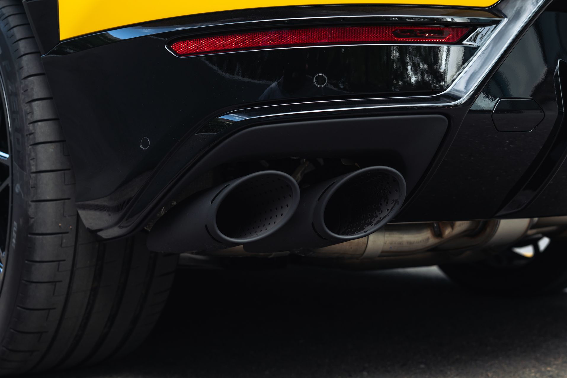 Желтый Lamborghini Urus SE в Crystal Car под заказ