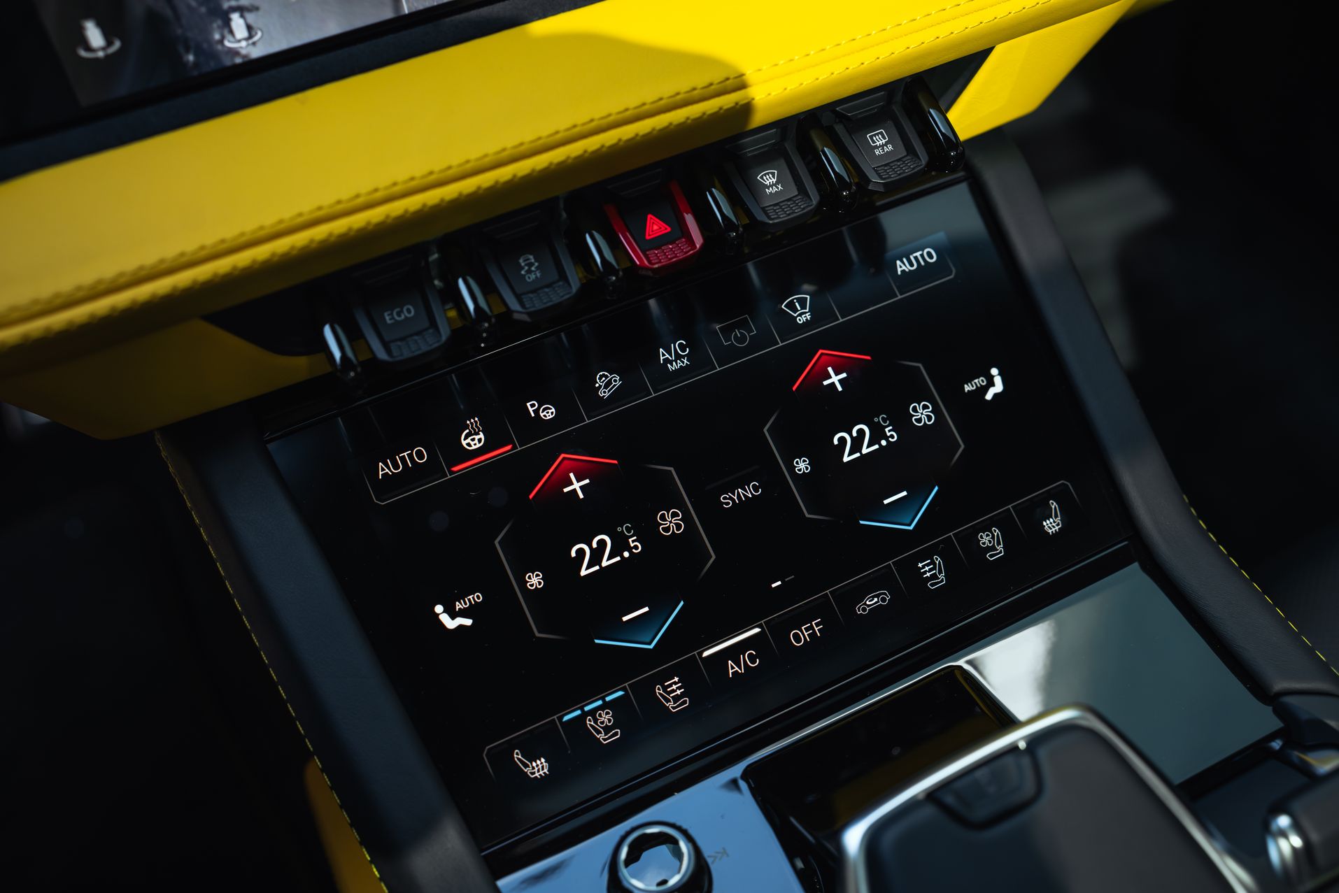 Желтый Lamborghini Urus SE в Crystal Car под заказ