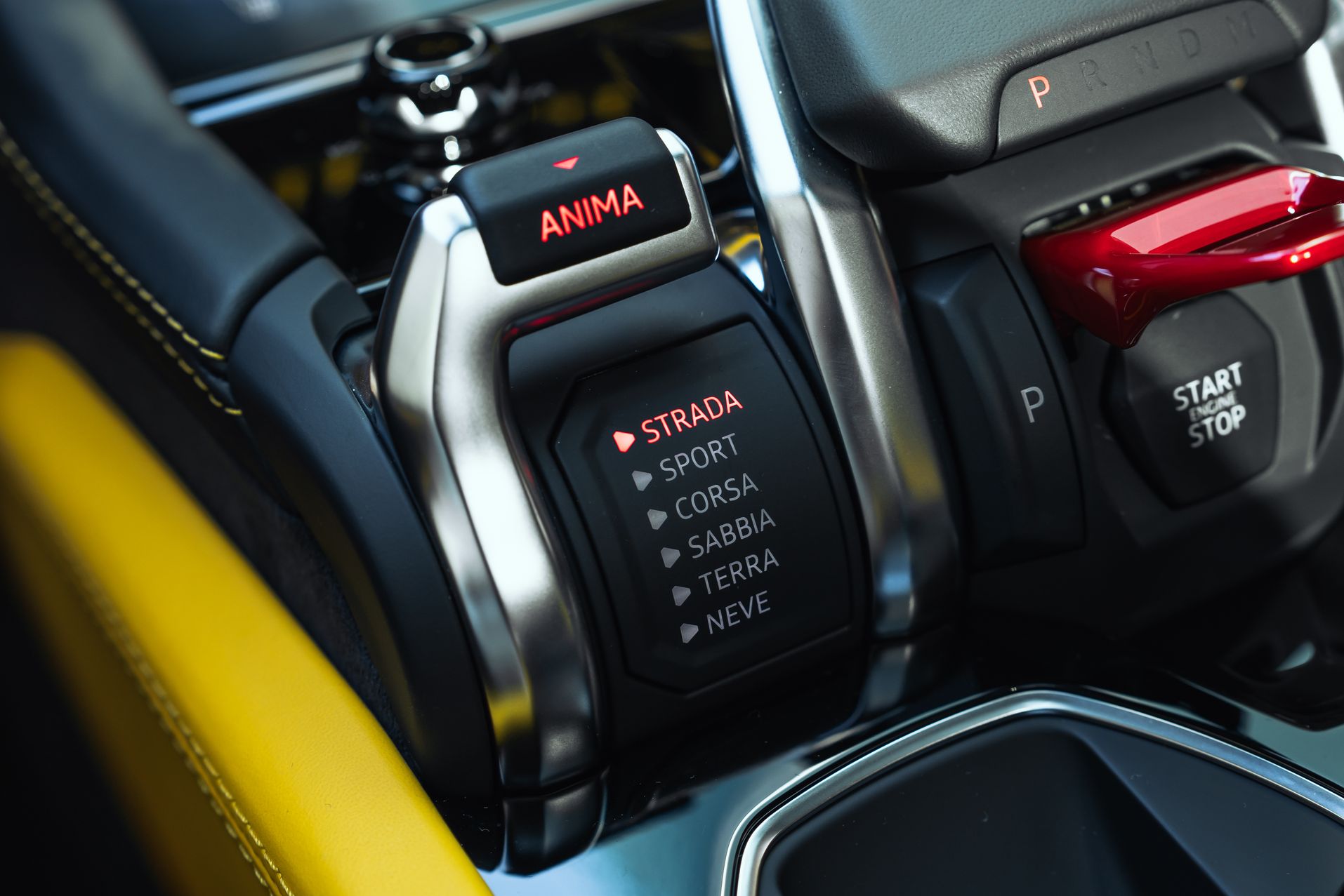 Желтый Lamborghini Urus SE в Crystal Car под заказ