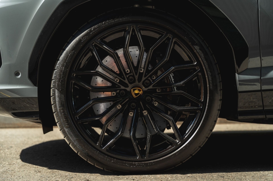 Lamborghini Urus SE в Crystal Car под заказ