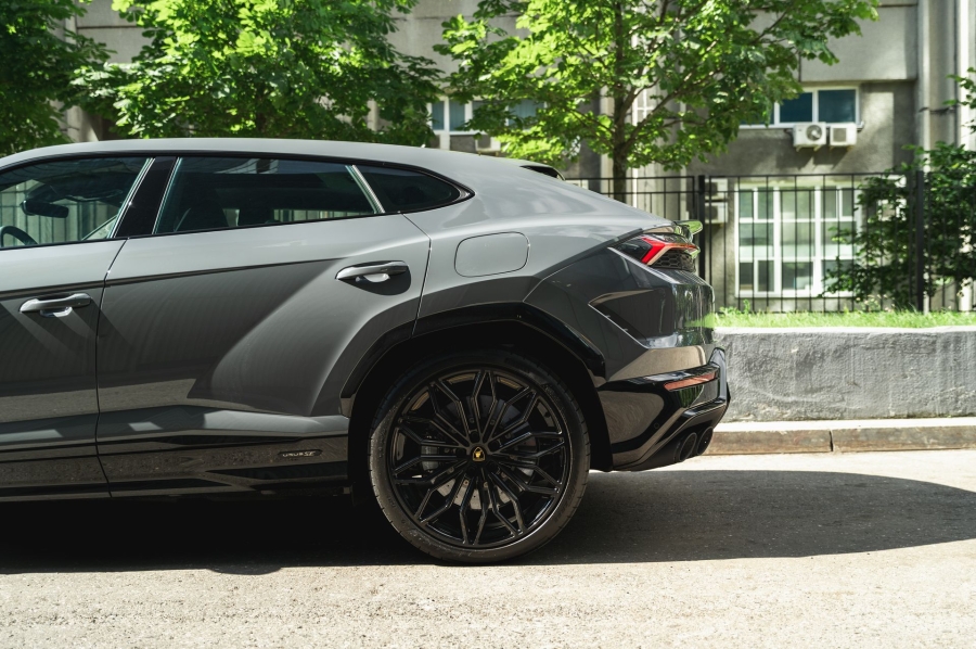 Lamborghini Urus SE в Crystal Car под заказ
