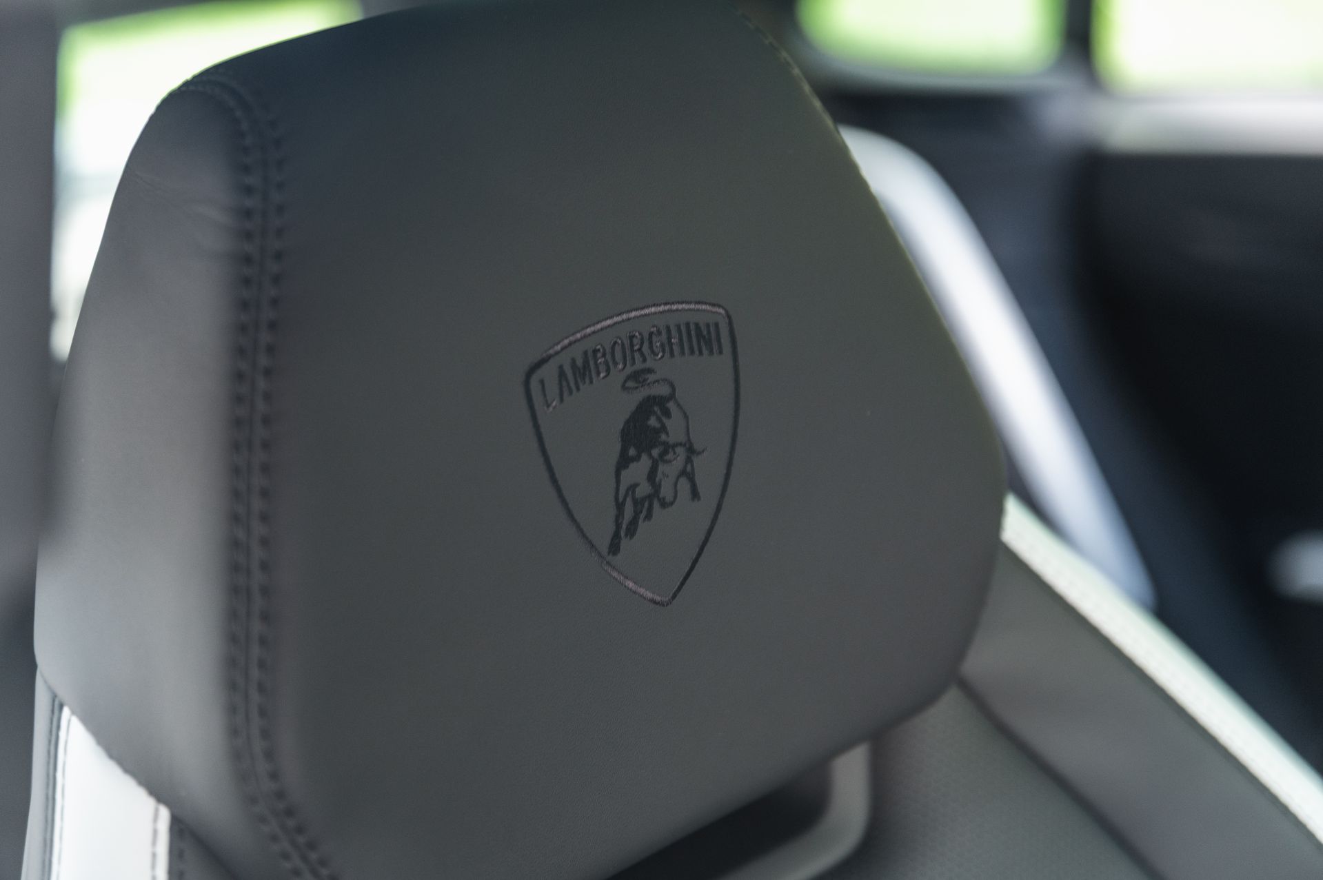 Lamborghini Urus SE в Crystal Car под заказ