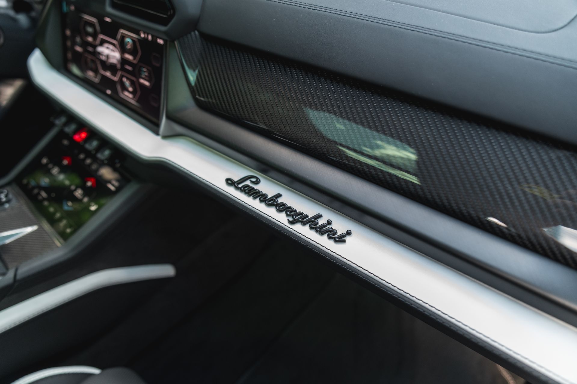 Lamborghini Urus SE в Crystal Car под заказ