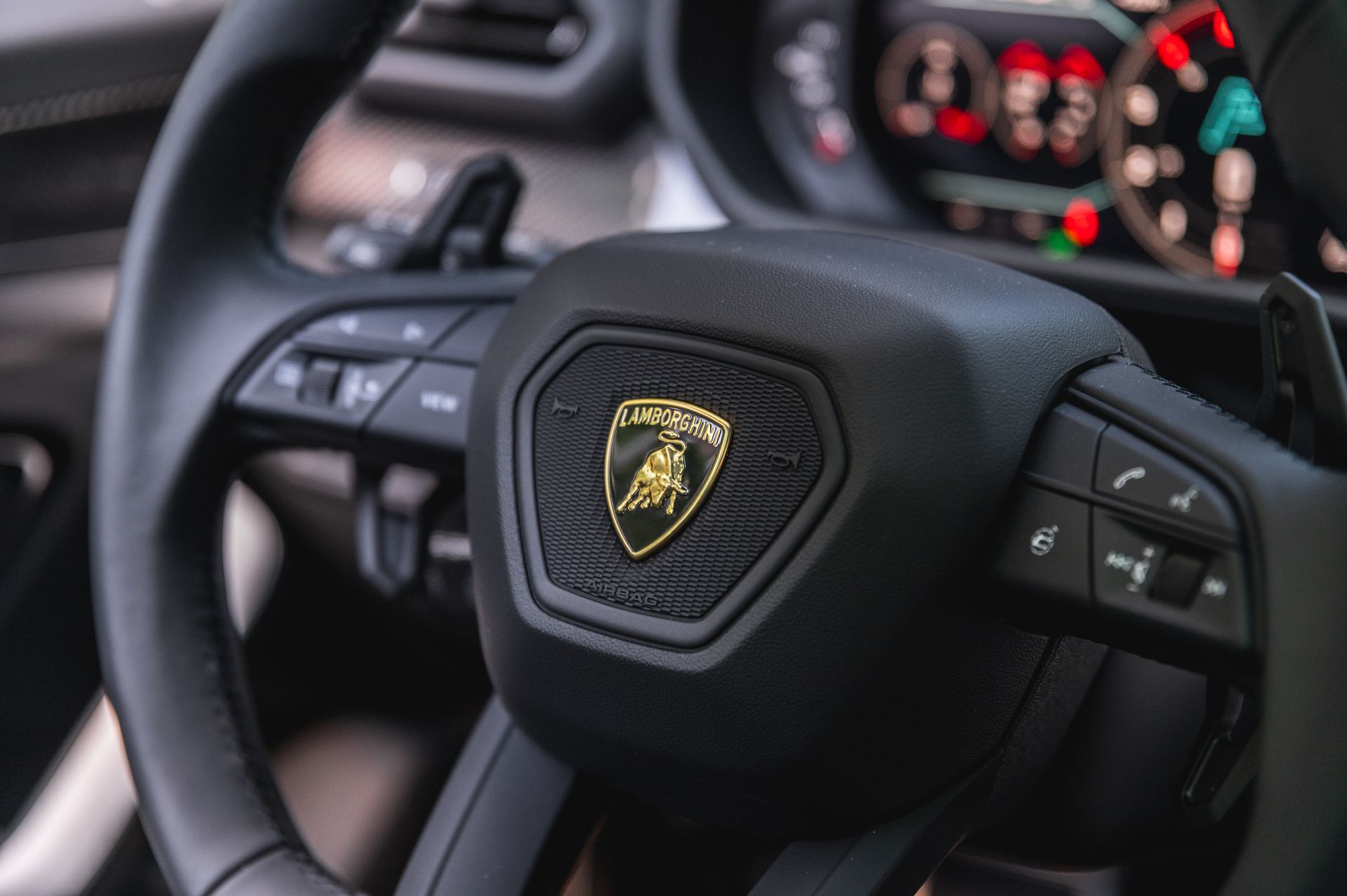 Lamborghini Urus SE в Crystal Car под заказ