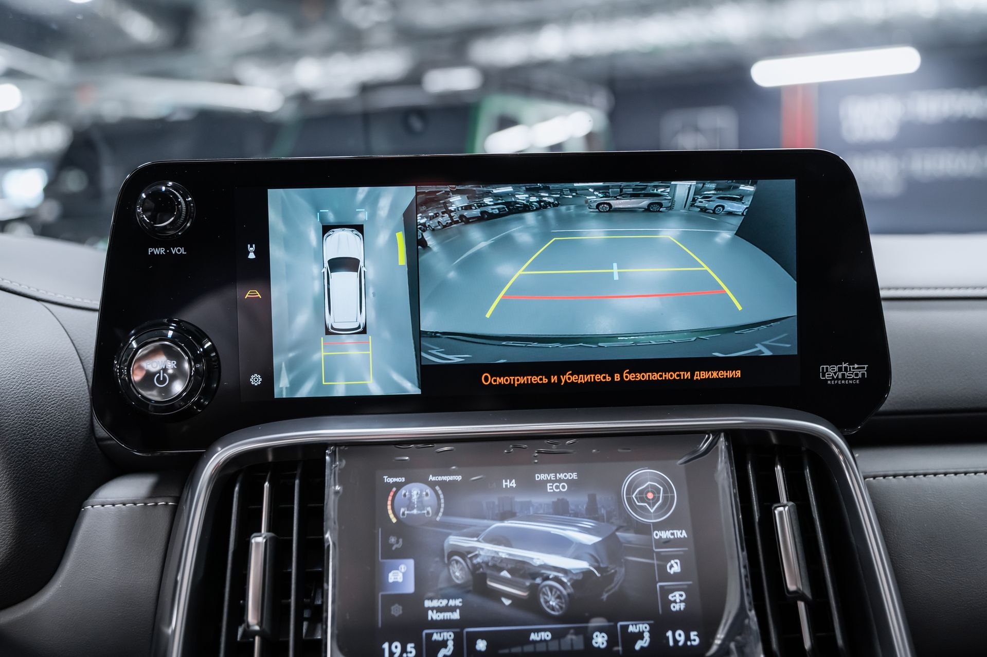 Премиальный внедорожник Lexus LX 700h зелёный в премиальном шоуруме Crystal Car под заказ