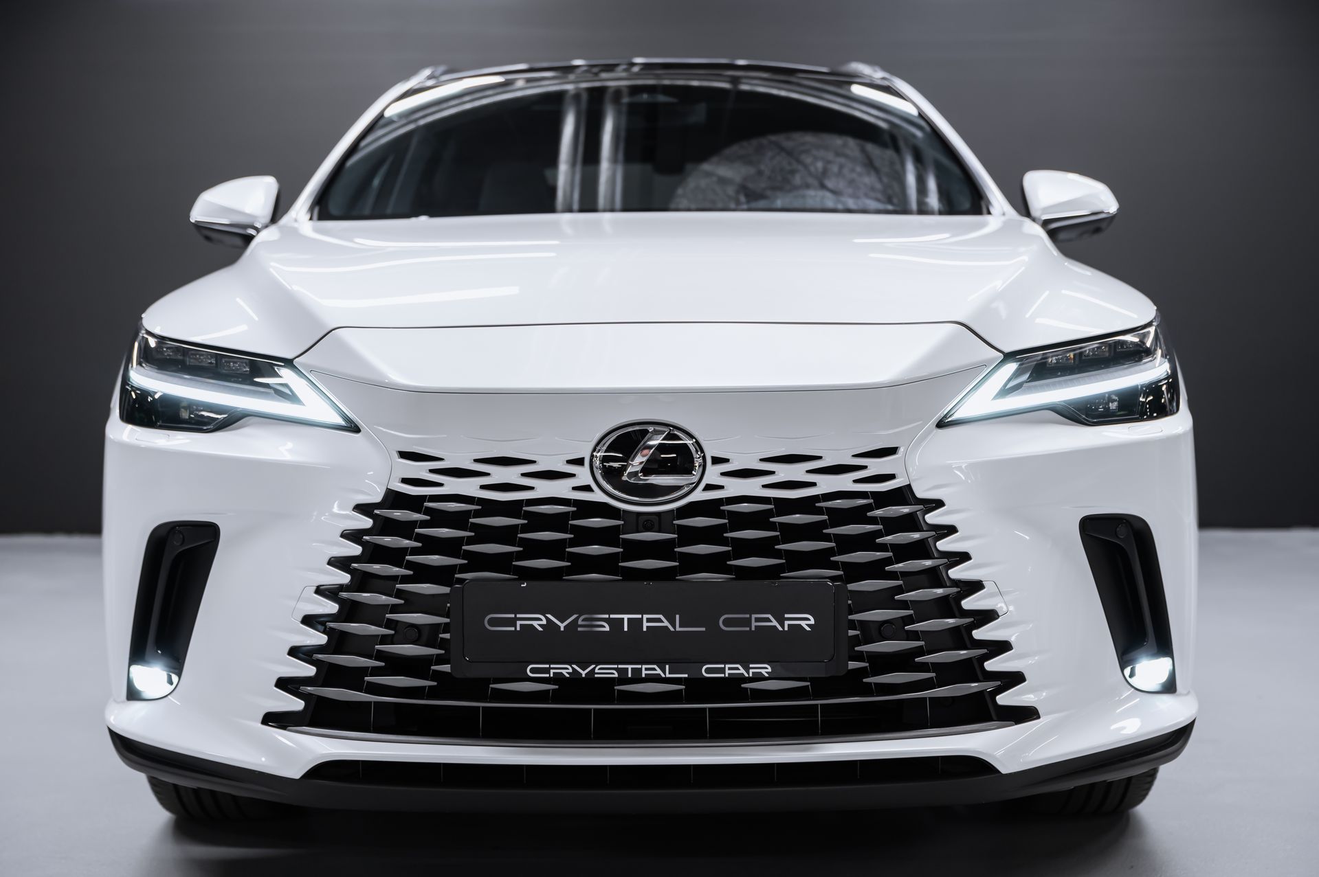 Белый Lexus RX Luxury 350h в Crystal Car под заказ