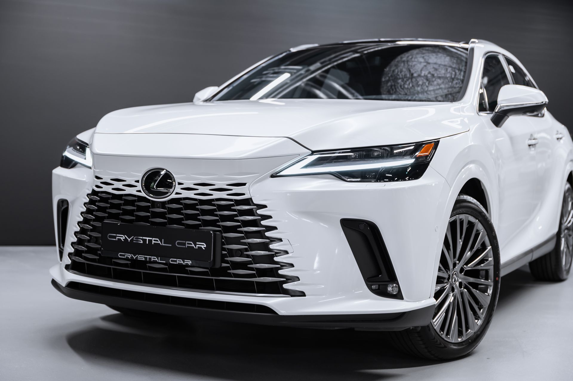 Белый Lexus RX Luxury 350h в Crystal Car под заказ