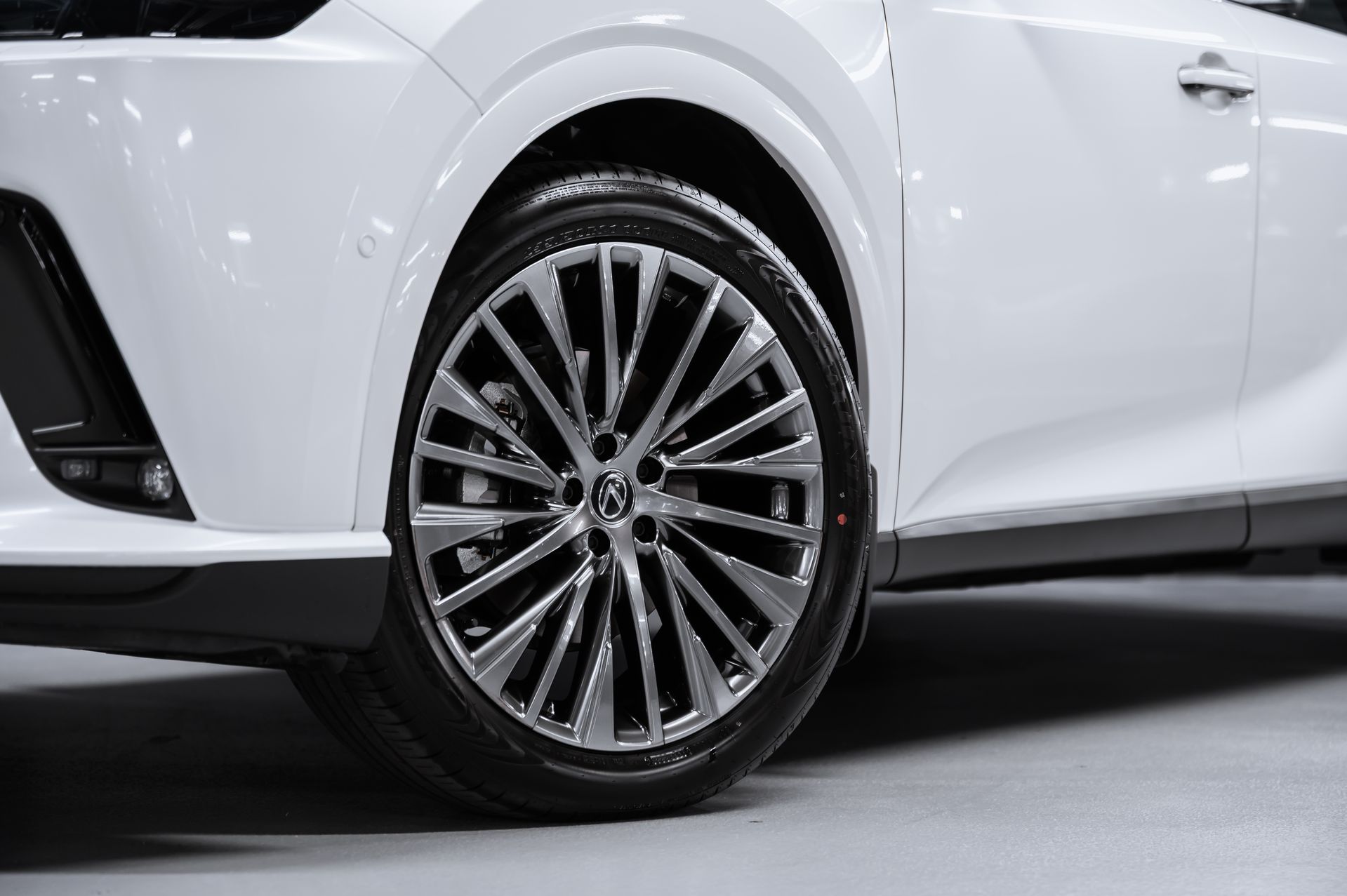 Белый Lexus RX Luxury 350h в Crystal Car под заказ