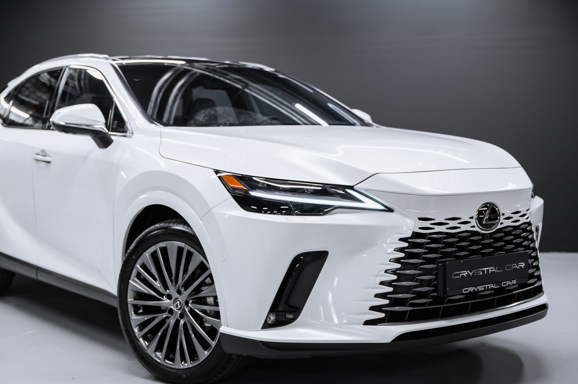 Белый Lexus RX Luxury 350h в Crystal Car под заказ