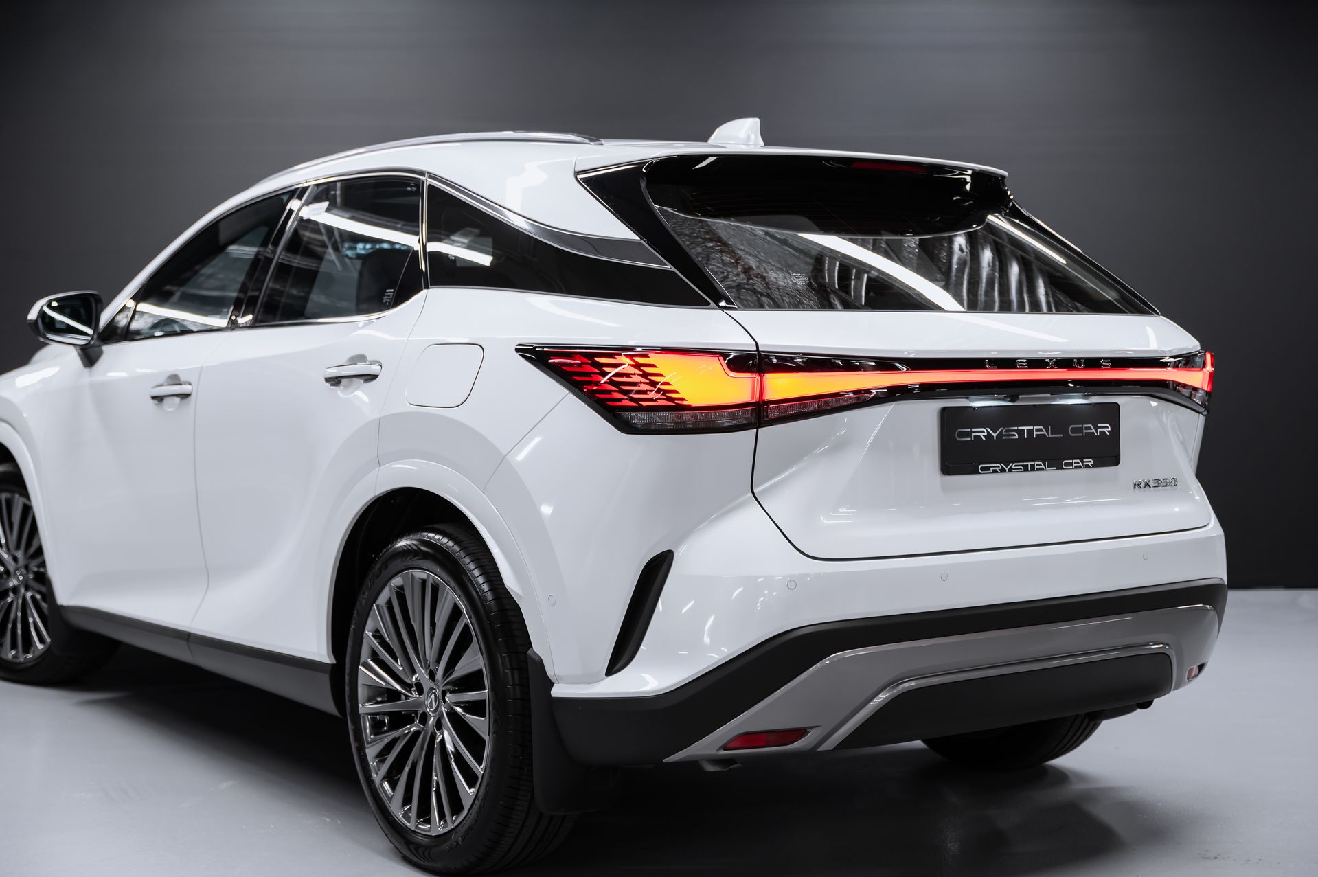 Белый Lexus RX Luxury 350h в Crystal Car под заказ